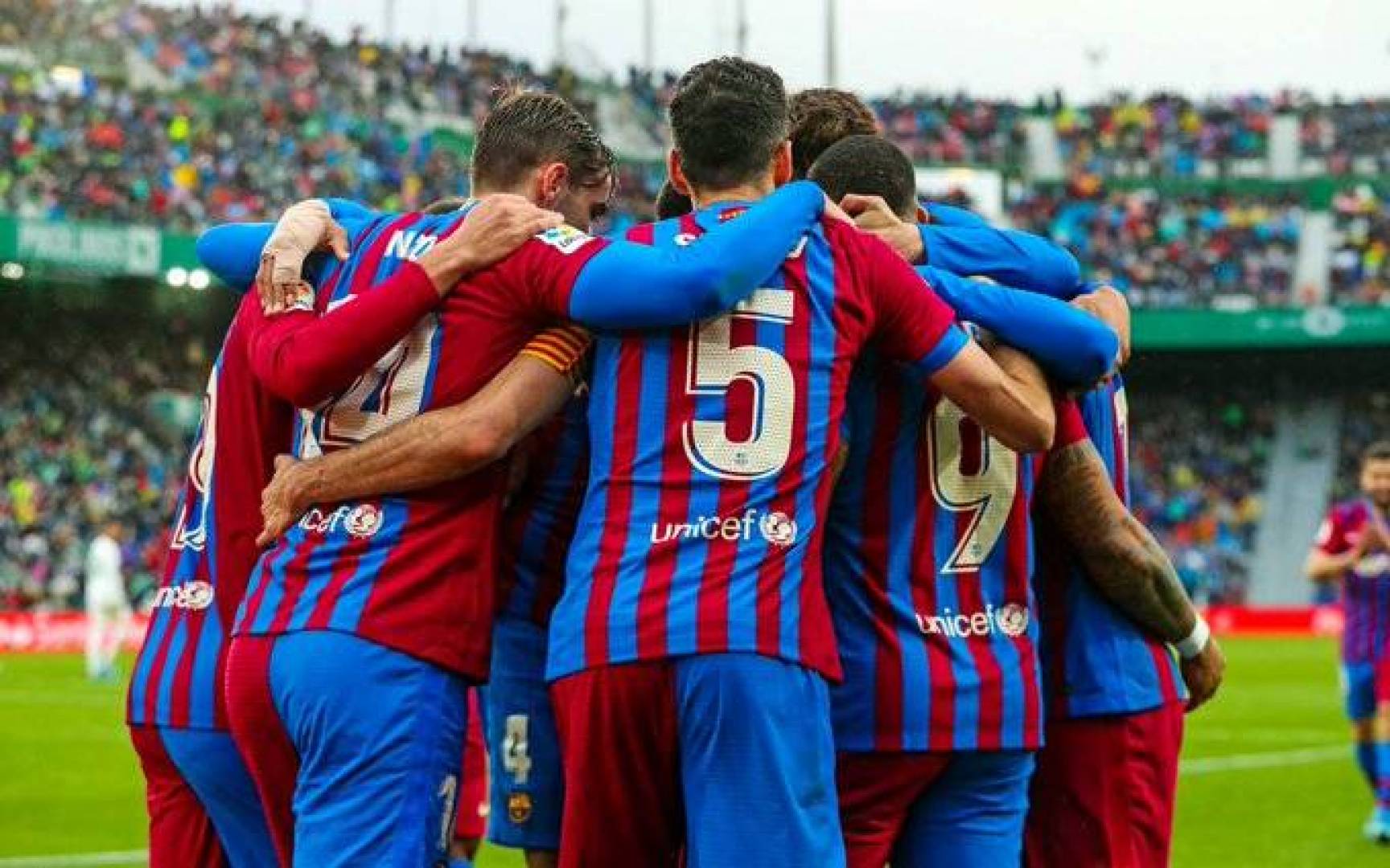 تشافي هيرنانديز يعلن قائمة برشلونة لمواجهة جالطة سراي التركي في ثمن نهائي الدوري الأوروبي اليورباليج 