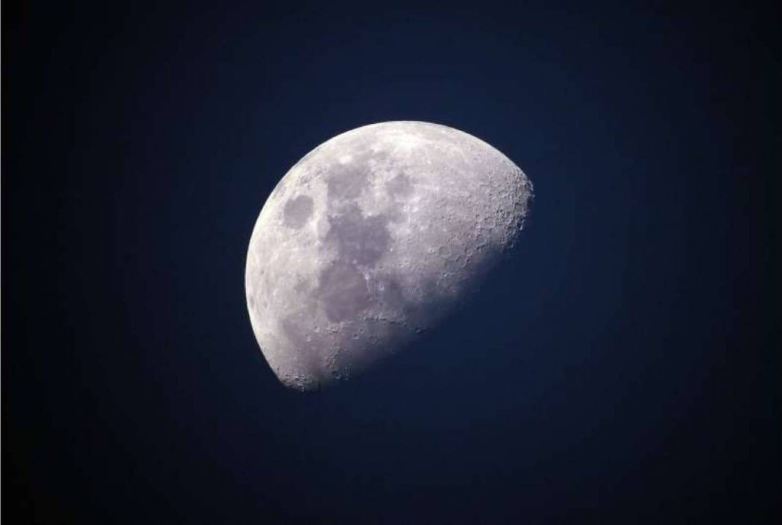 الصين تنفي مسؤوليتها عن الجسم الفضائي الذي سيصطدم بالقمر