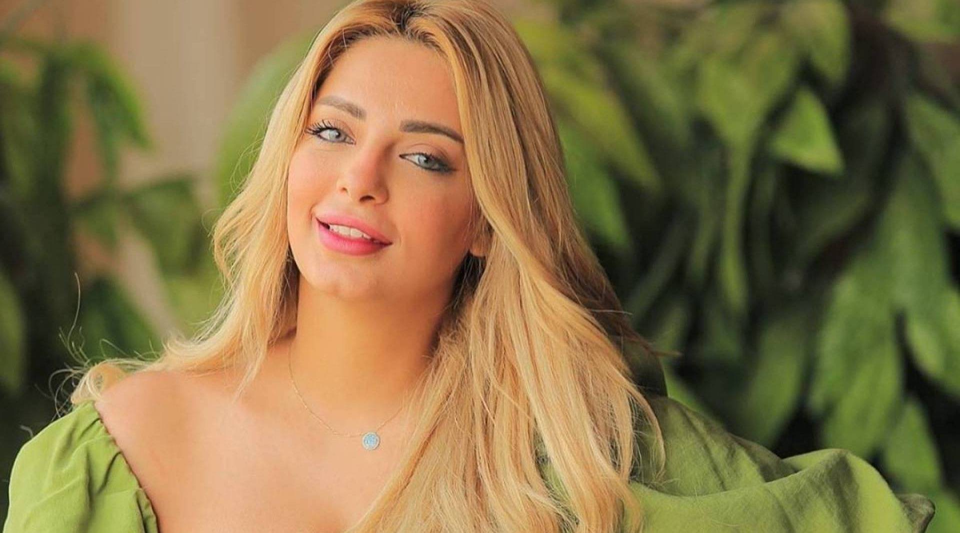 خطوبة مي حلمي