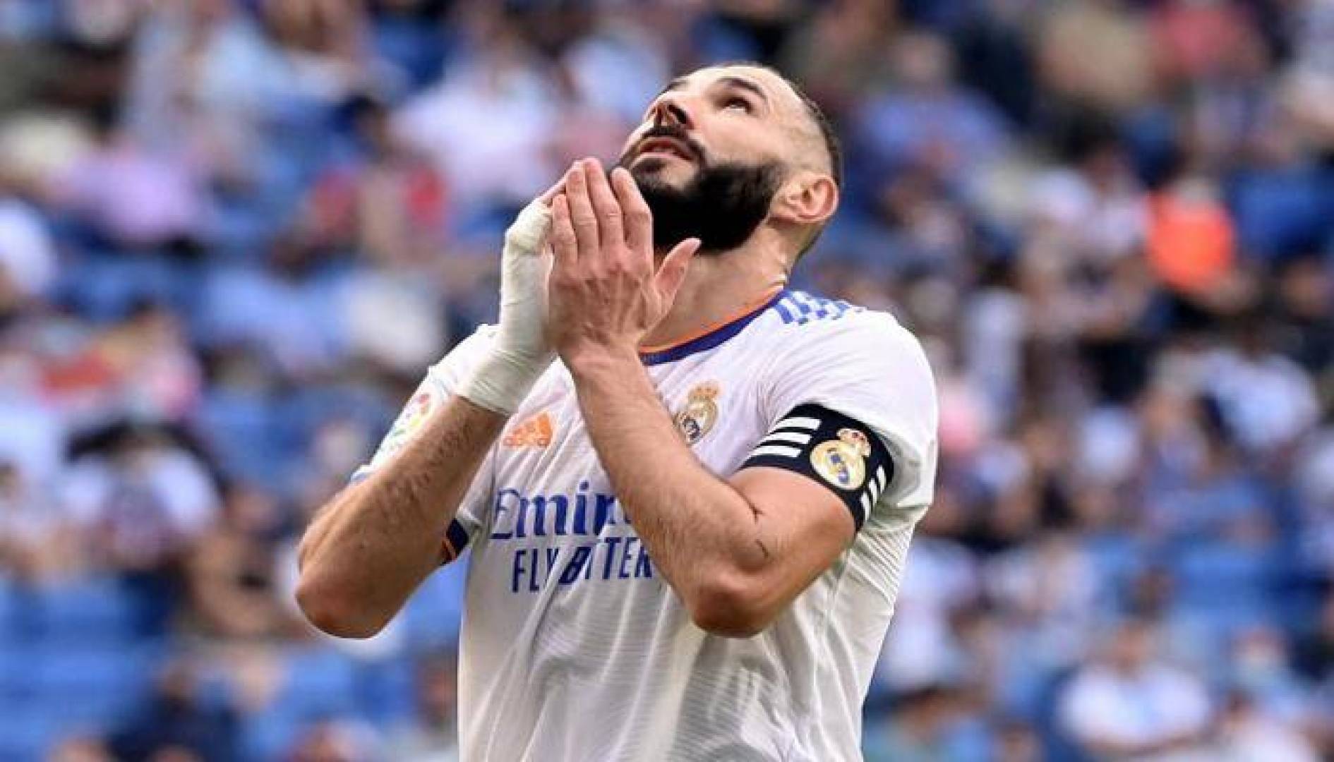 المهاجم كريم بنزيما أكبر لاعب في تاريخ دوري أبطال أوروبا يسجل هاتريك في مباراة 