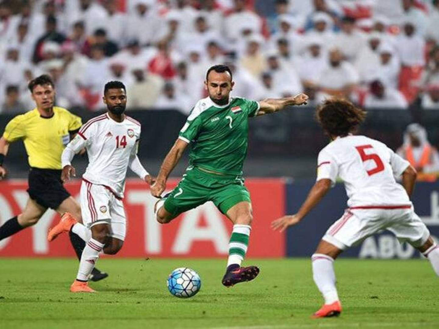 موعد مباراة العراق ضد الإمارات في تصفيات كأس العالم والقنوات الناقلة للمباراة 