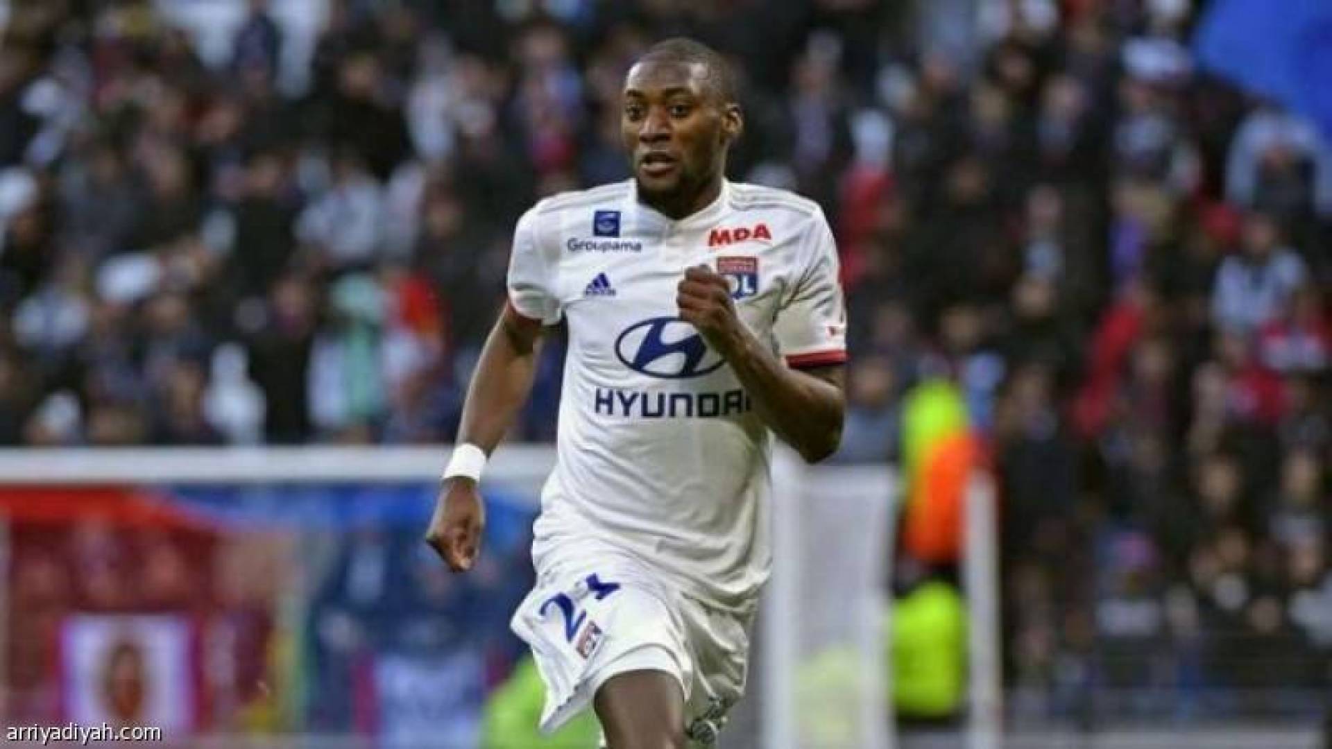 الكاميروني كارل توكو إيكامبي لاعب فريق ليون الفرنسي يتصدر قائمة هدافي الدوري الأوروبي خلال الموسم الحالي 2021-2022