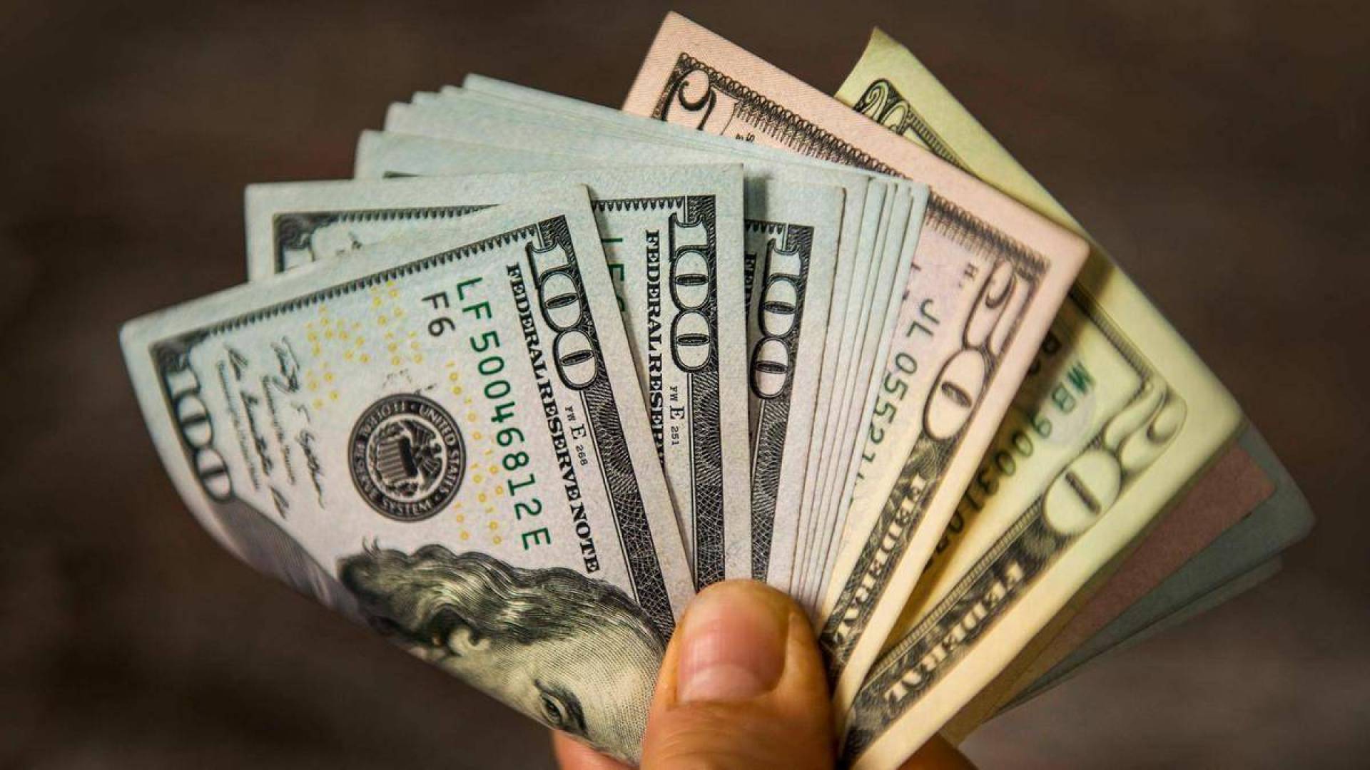 استقرار مؤقت يسجله سعر الدولار في لبنان .. وفق بيانات تداول السوق الموازية