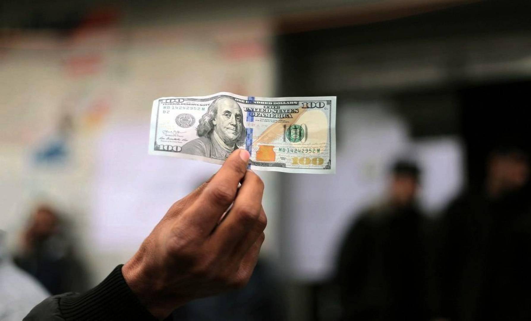 تراجع سعر الدولار في لبنان .. وفق مؤشر بيانات التداول في السوق السوداء