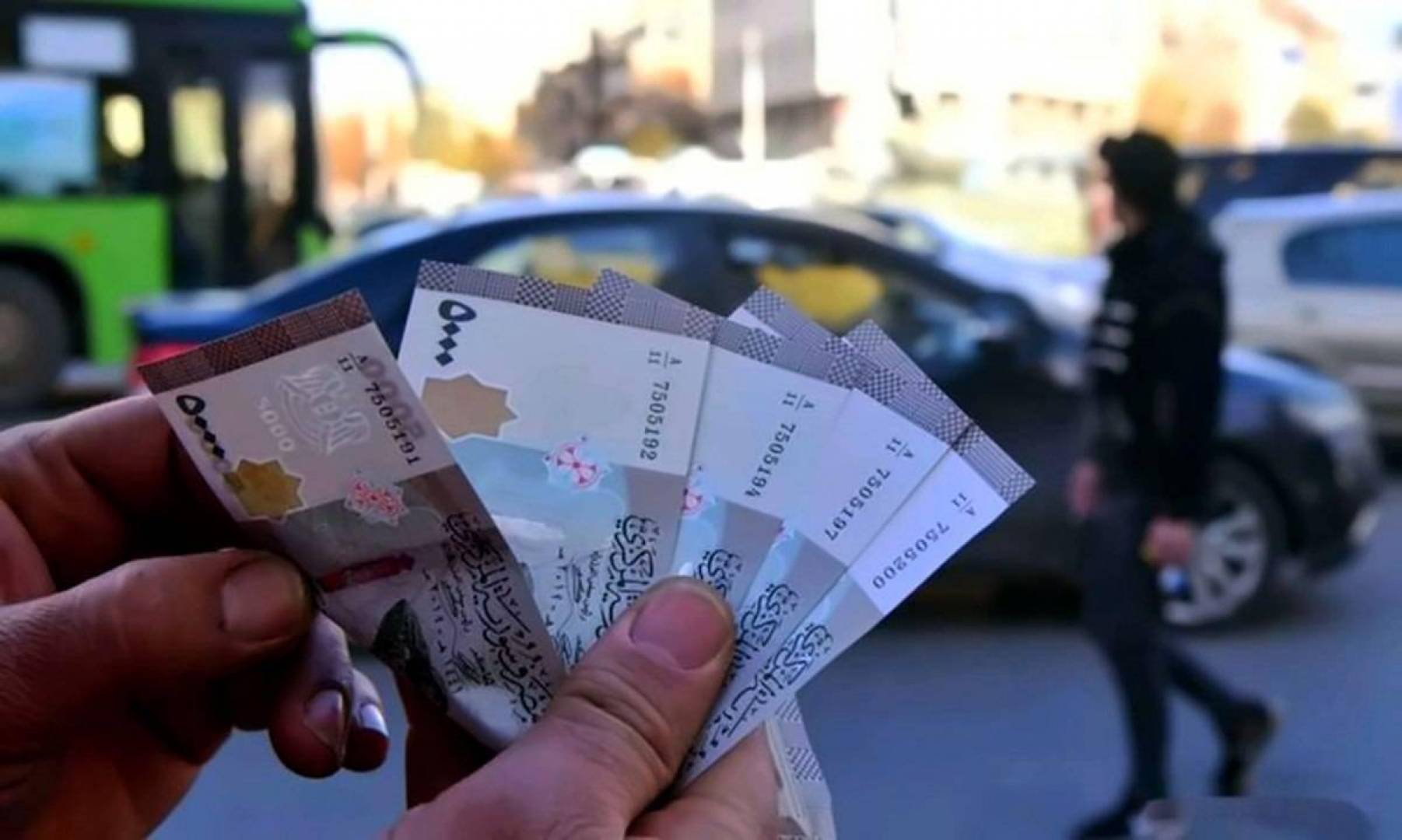 سعر الدولار في سوريا .. انخفاض بسيط لليرة السورية في السوق السوداء