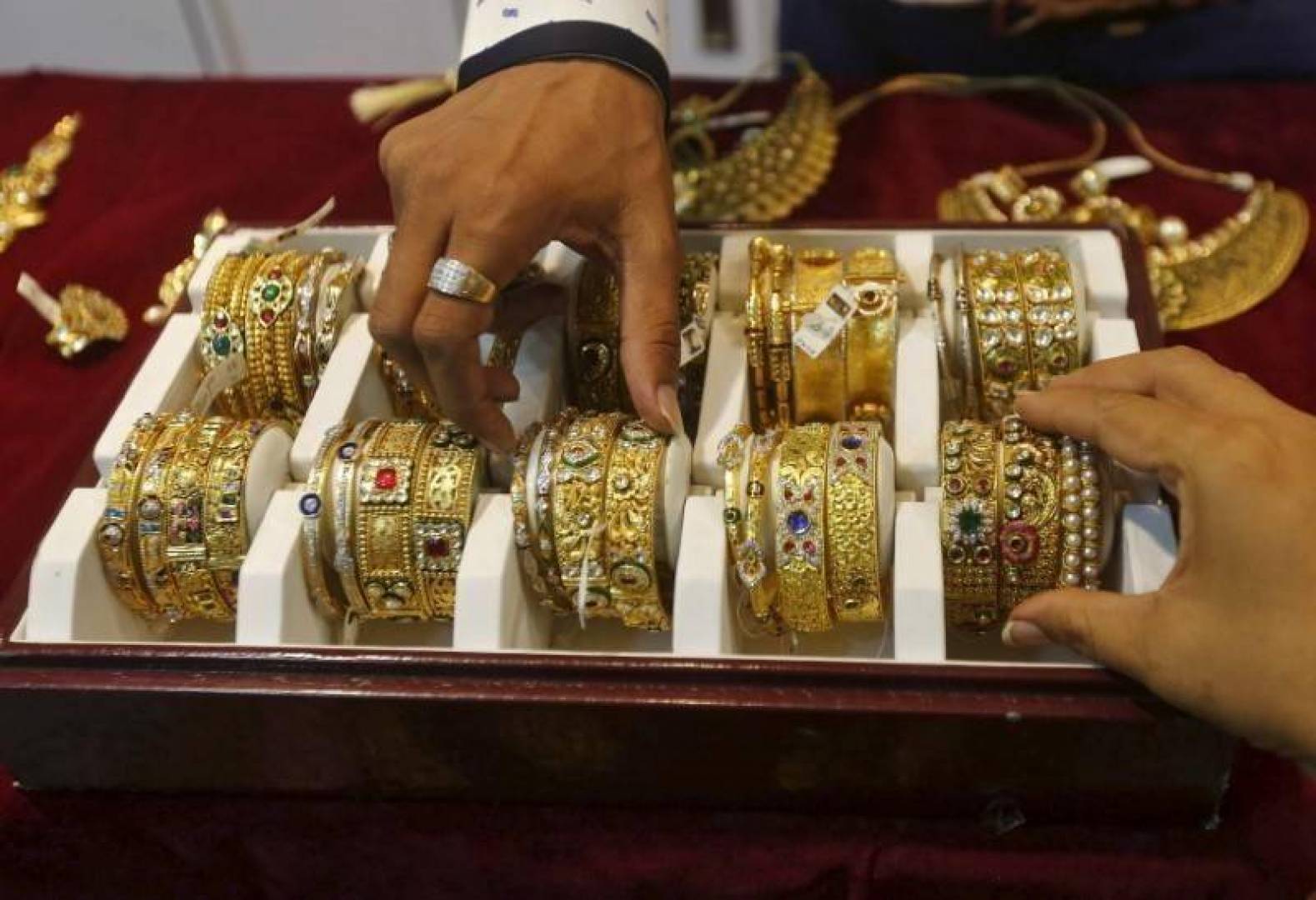 سعر الذهب في قطر .. يرتفع مقابل الريال القطري والدولار