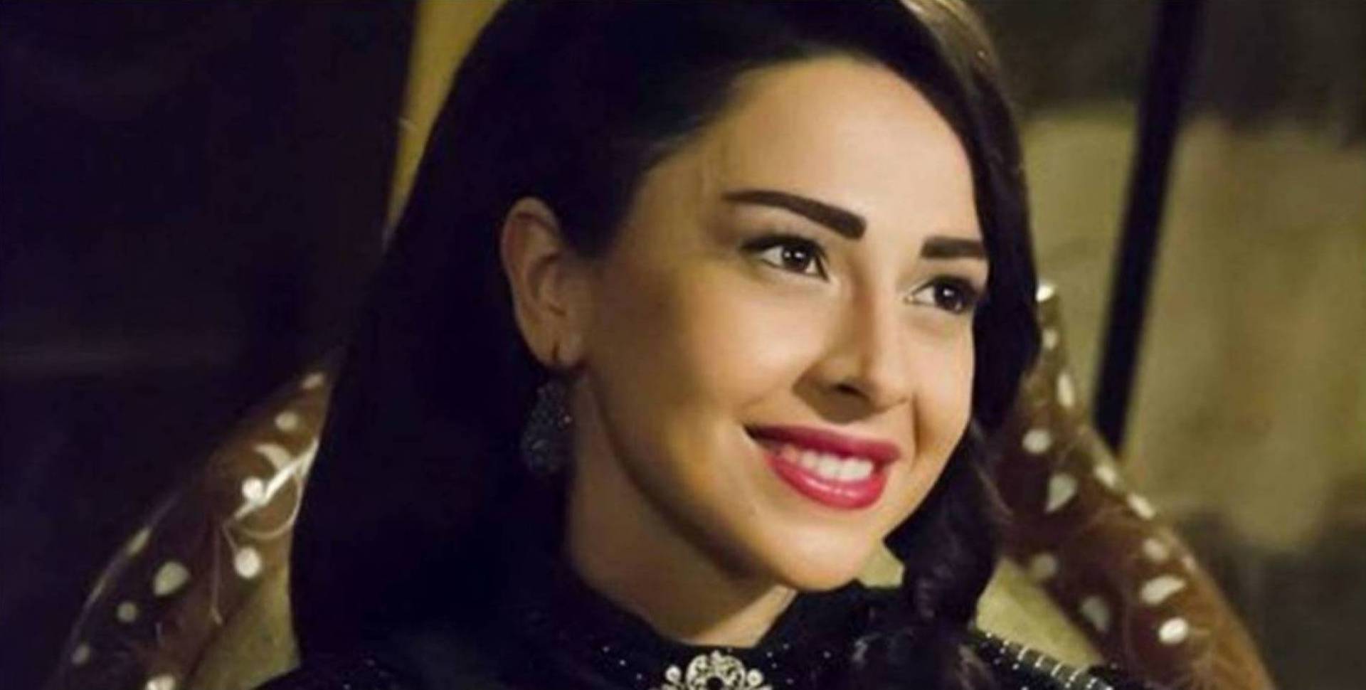 الفنانة السورية تاج حيدر بـ صورة مركبة من مرحلة الطفولة