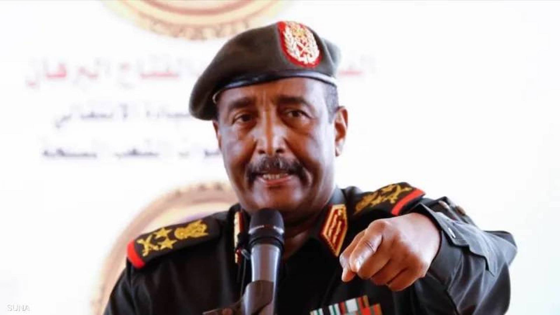 عبد الفتاح البرهان: الجيش السوداني مستمر بخدمة البلاد ولن يتم تسليمها إلا إلى سلطة منتخبة