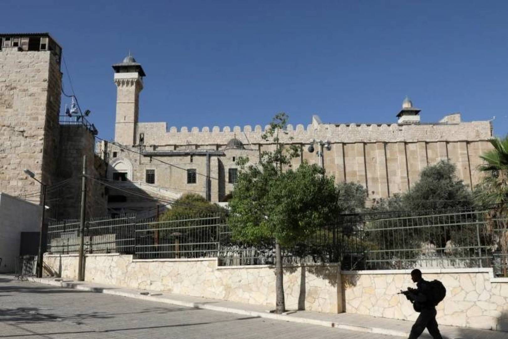 إسرائيل تقرر إغلاق المسجد الإبراهيمي أمام المسلمين بسبب الأعياد اليهودية