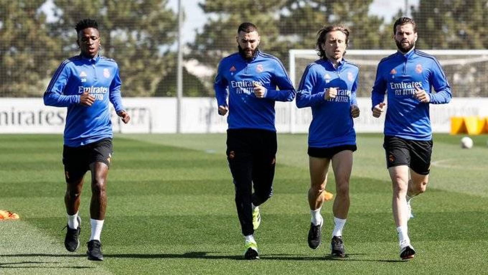 كارلو أنشيلوتي يعلن قائمة ريال مدريد المُستدعاة لخوض مباراة إشبيلية في الدوري الإسباني غدا