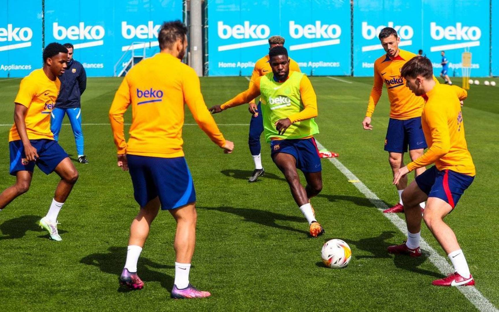 تشافي هيرنانديز يعلن قائمة برشلونة لمواجهة قاديش في الدوري الإسباني الممتاز لكرة القدم غدا