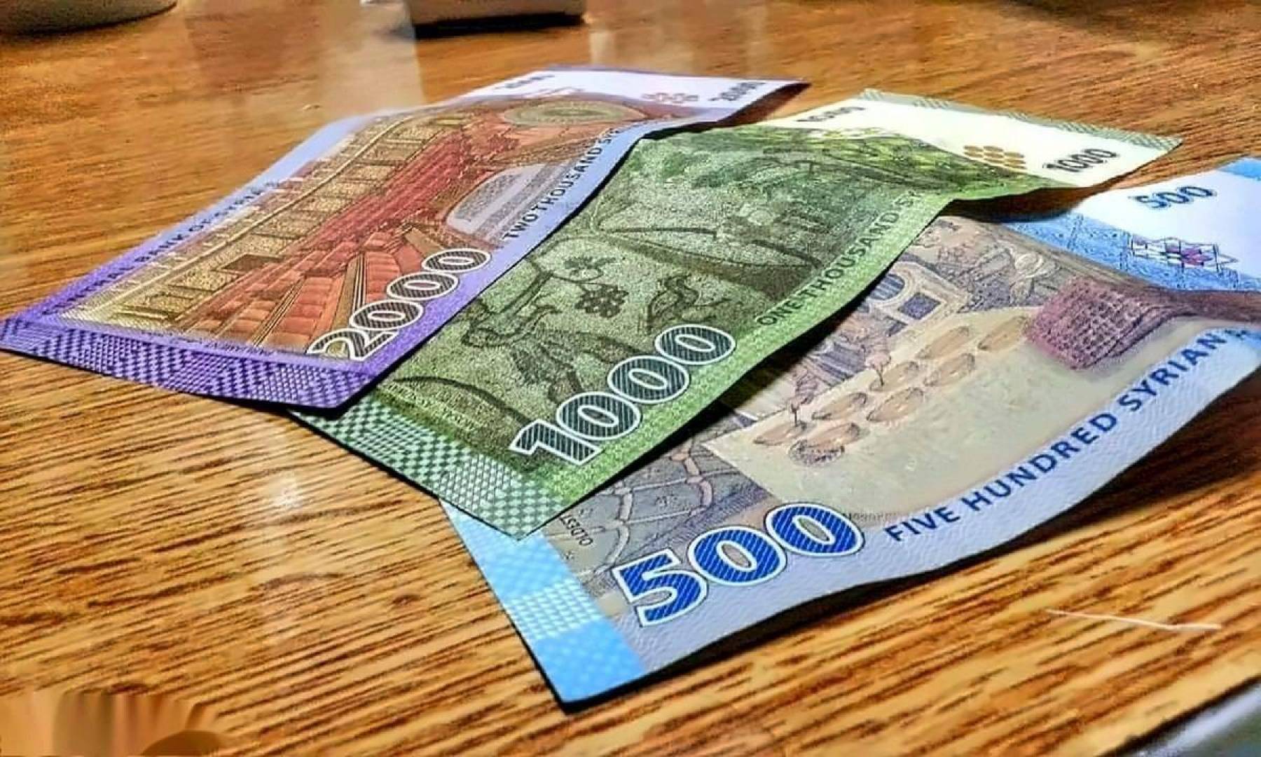سعر الدولار في سوريا .. ارتفاع مستمر مقابل تراجع الليرة السورية في السوق السوداء