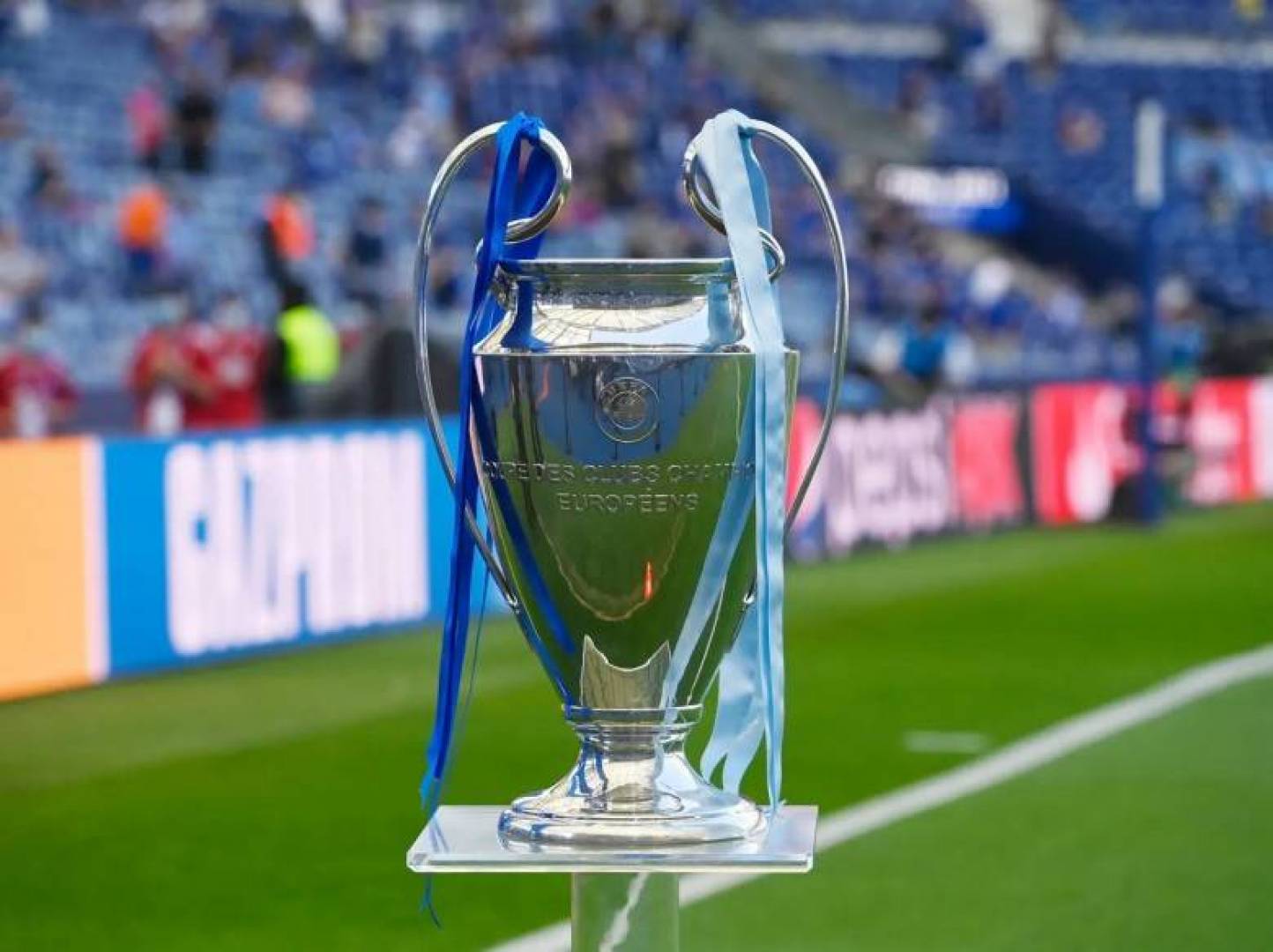 لاعبي فياريال الإسباني يسيطرون على التشكيل المثالي لذهاب ربع نهائي دوري أبطال أوروبا 
