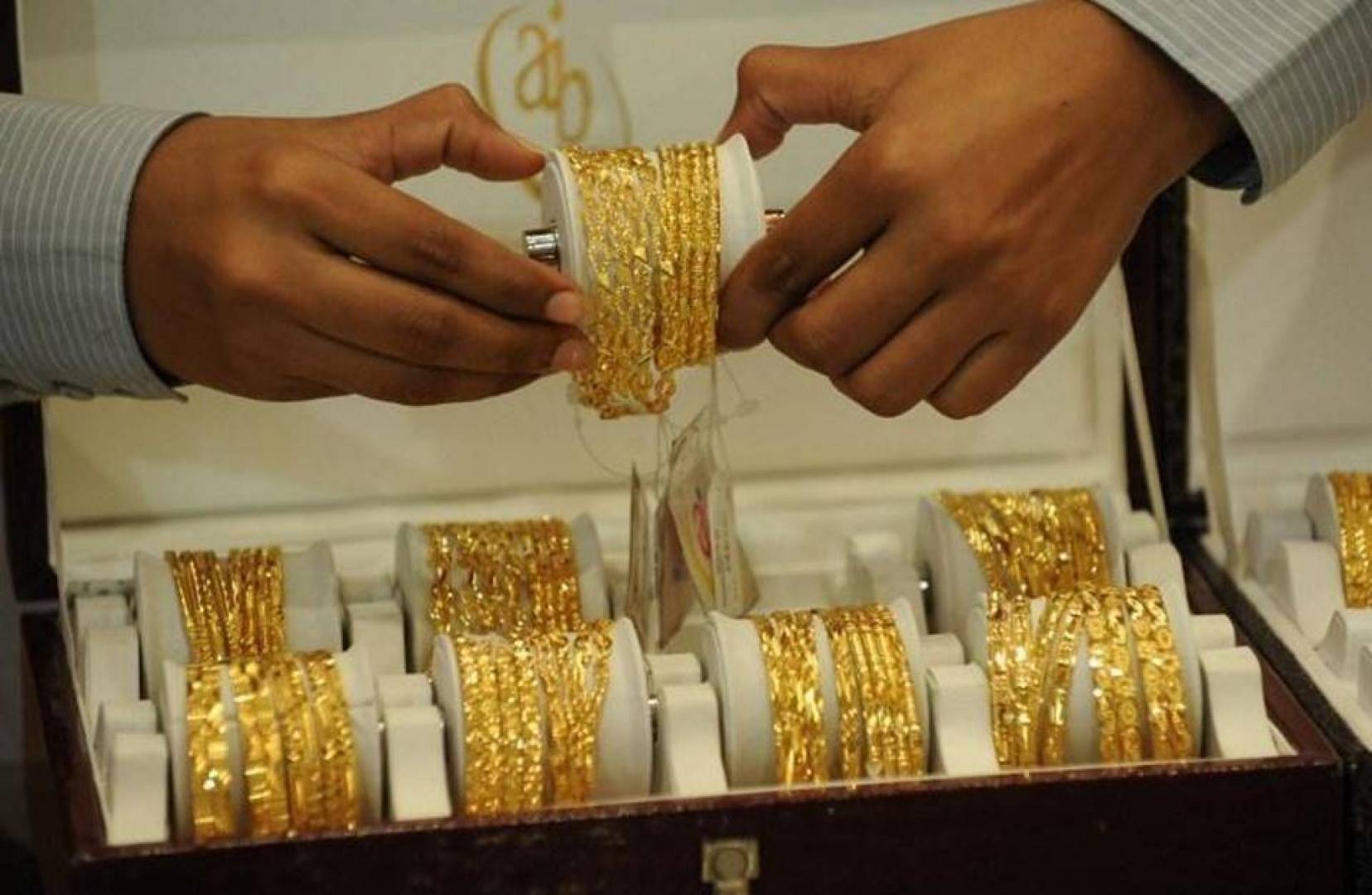 تراجع سعر الذهب في الكويت .. في محلات البيع المباشر