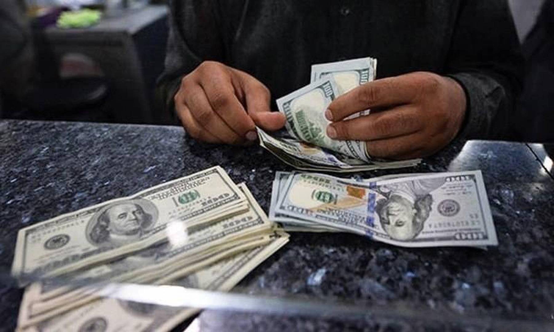 استقرار سعر الدولار في اليمن .. سعر الدولار في السوق السوداء