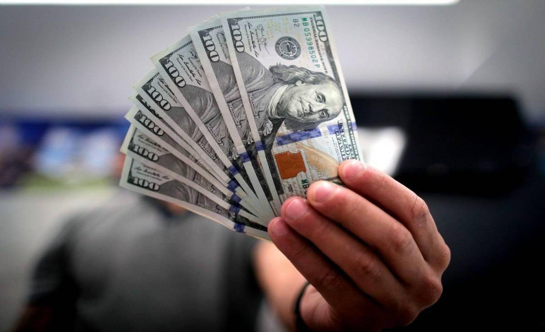 سعر الدولار في اليمن .. في السوق السوداء وفق بيانات تداول سعر الريال اليمني