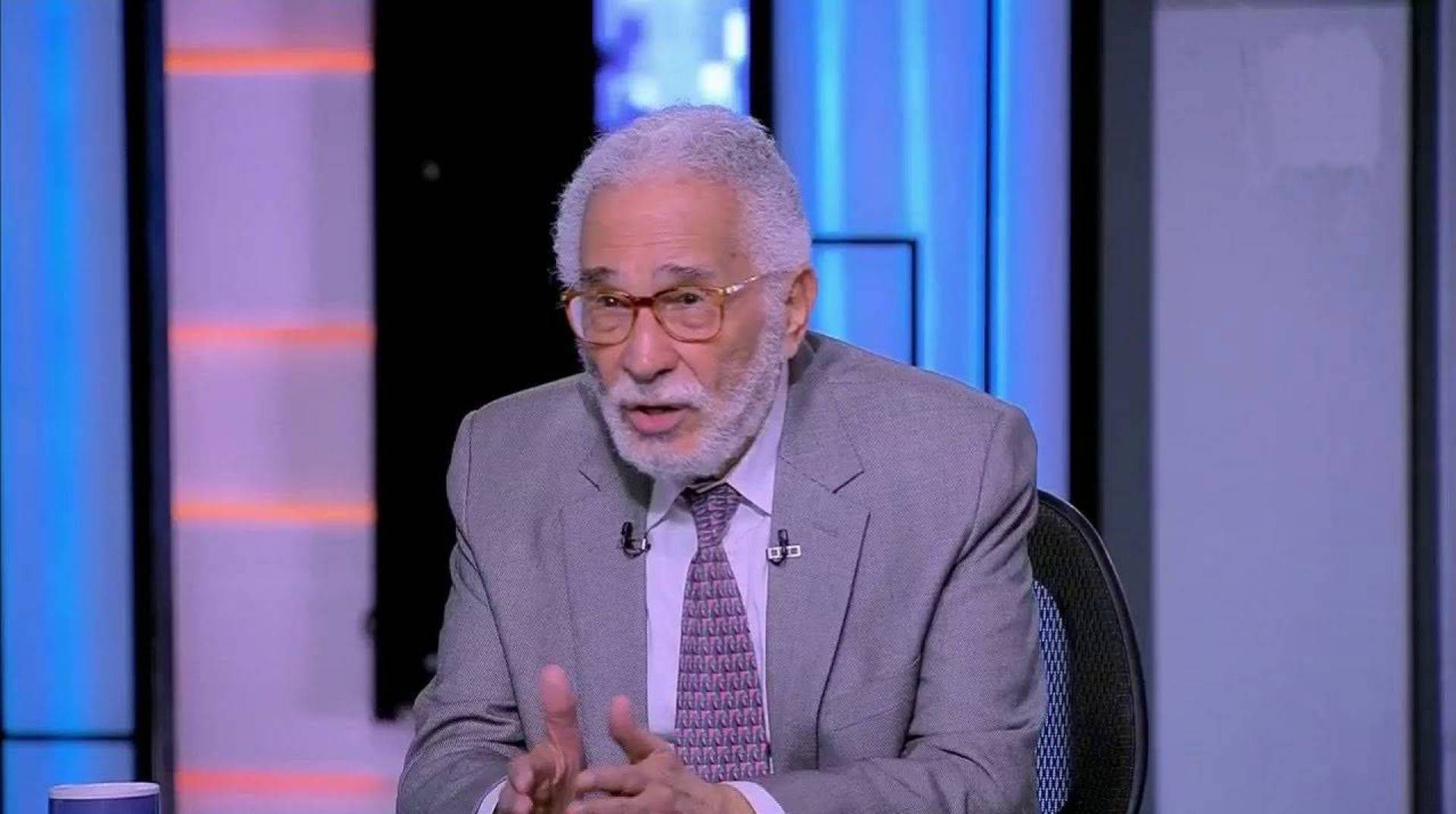 عبد الرحمن أبو زهرة في العناية المركزة بـ فعل التهاب رئوي حاد