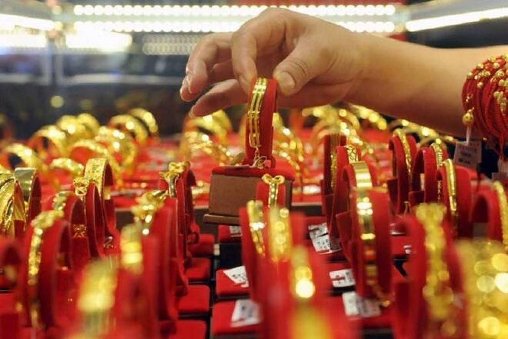 انخفاض سعر الذهب في العراق .. أسعار الذهب بالعراق مقابل الدولار