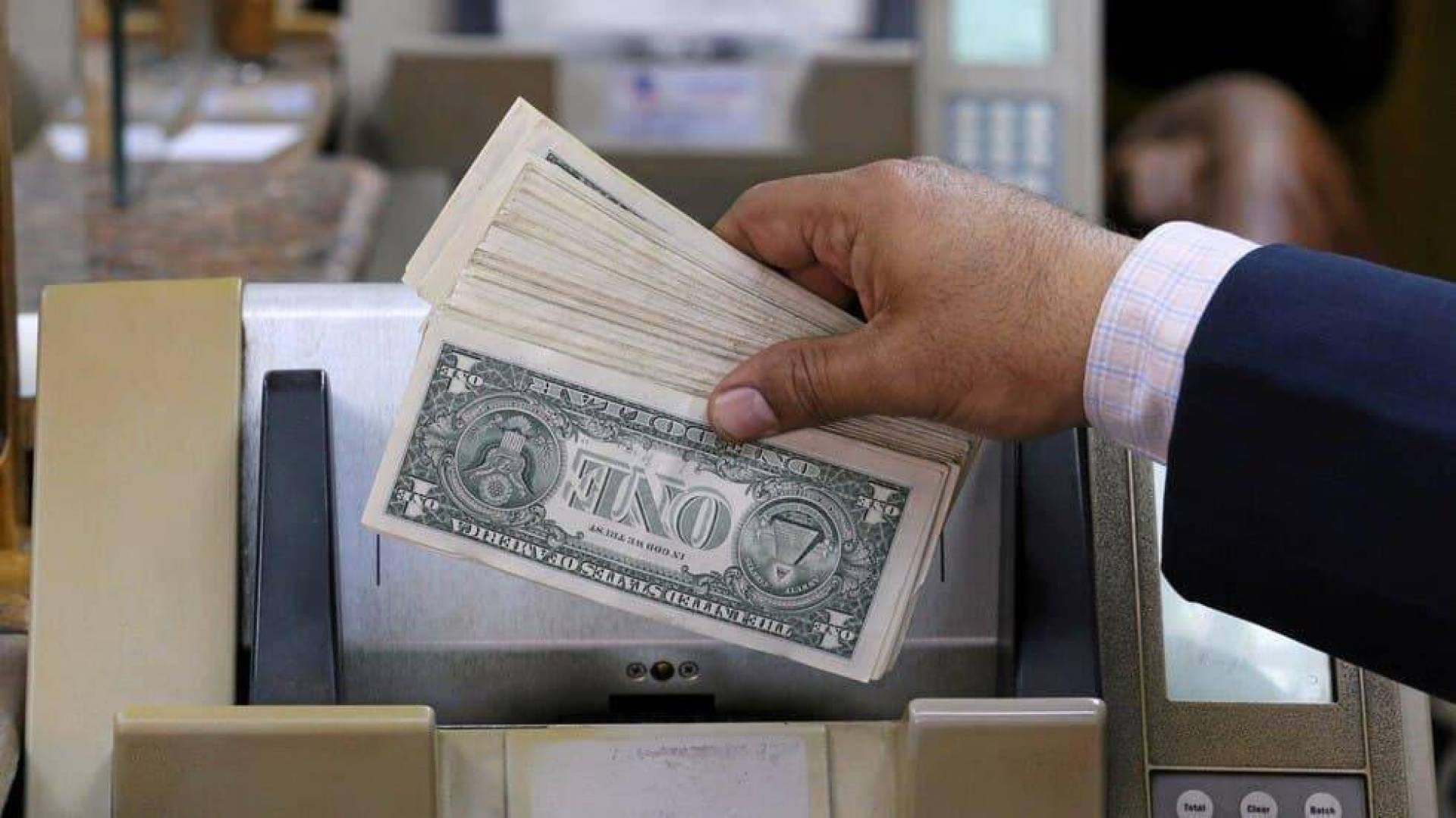 سعر الدولار في لبنان .. استقرار مؤقت
