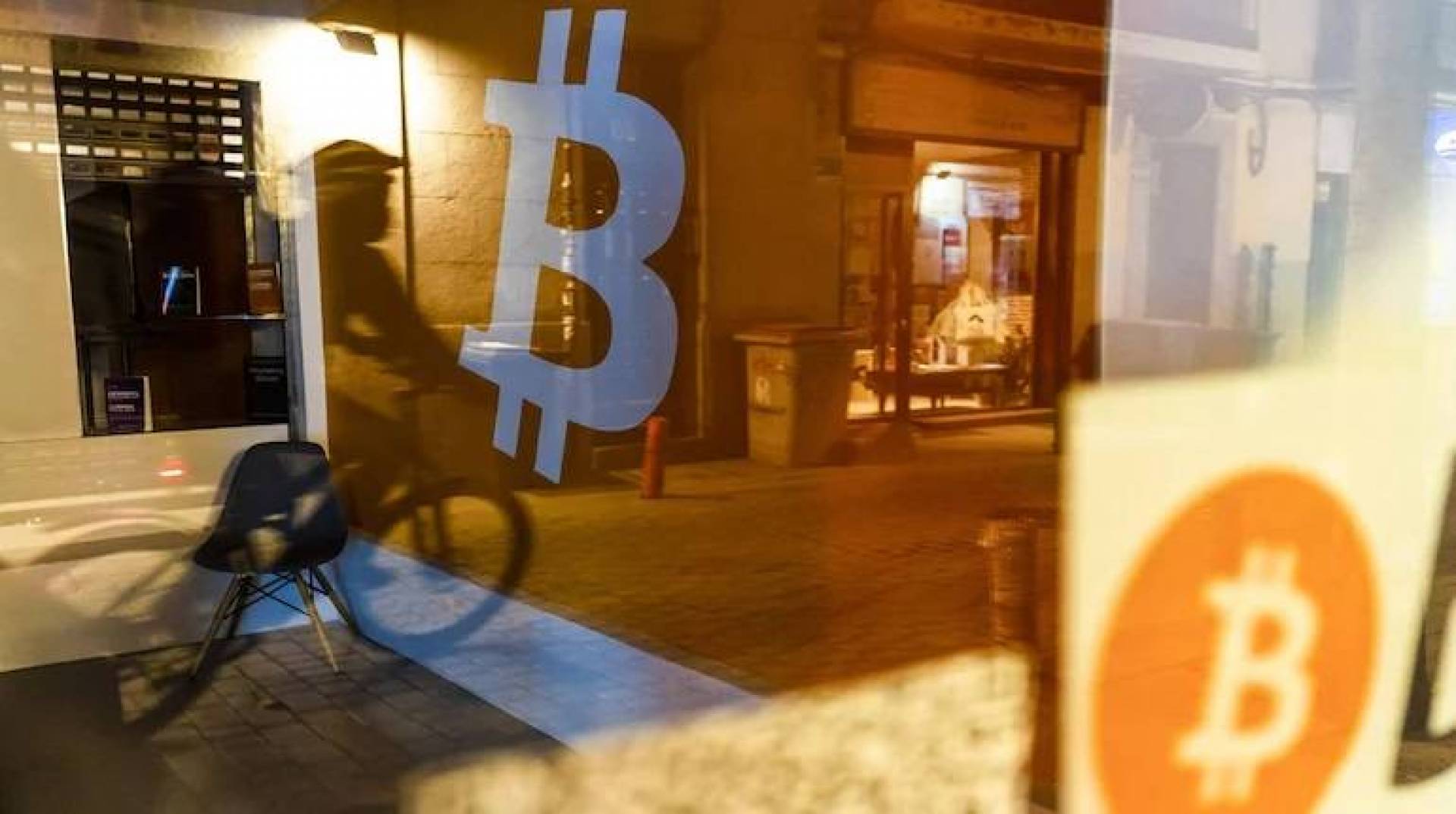 تطور لافت لأبرز العملات الرقمية.. البيتكوين تفرض هيمنتها على السوق