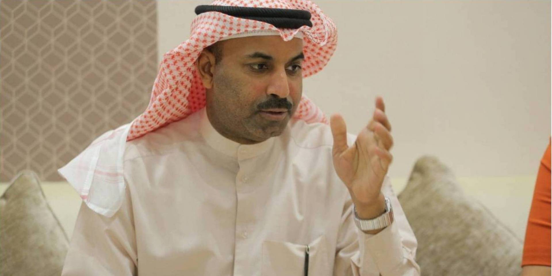 طارق العلي متهم بالغرور والانتقاص من قيمة نجوم الكويت