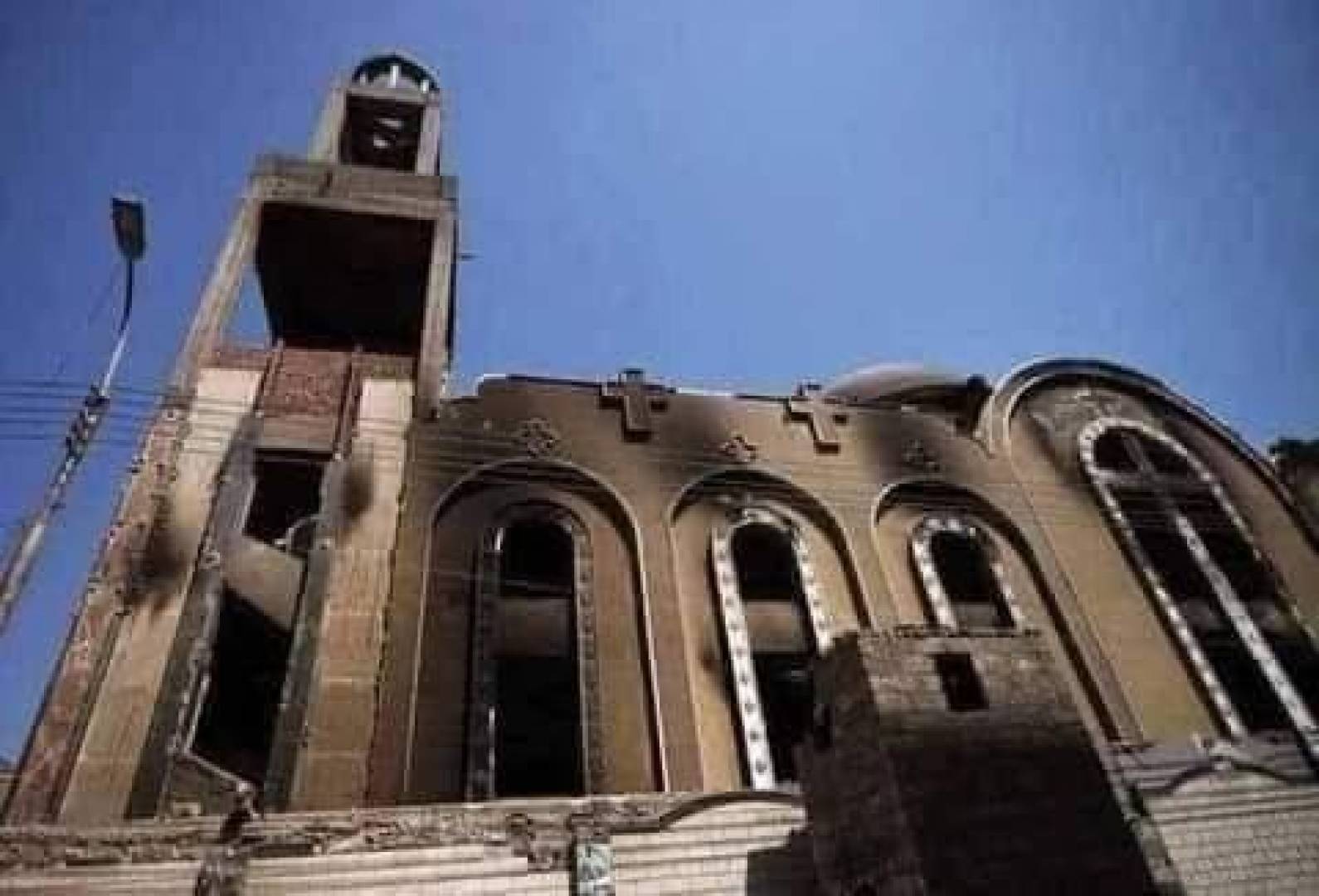 فاجعة مؤلمة.. عشرات الضحايا في حريق كنيسة في مصر (صور)