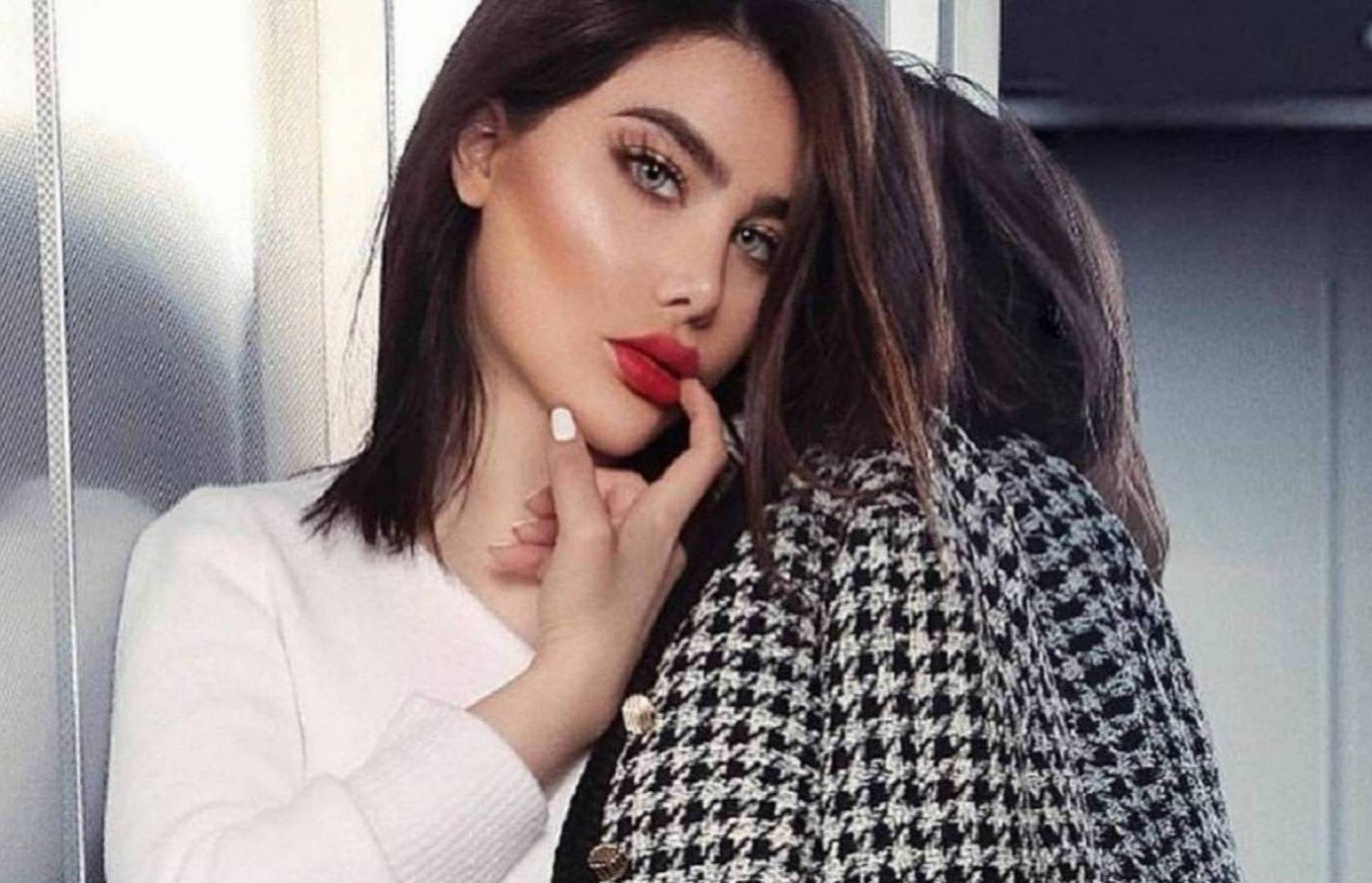 انجي خوري عاريه