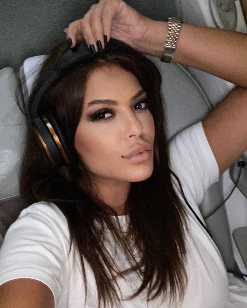 ليليا الأطرش بإطلالة جريئة في صور قديمة
