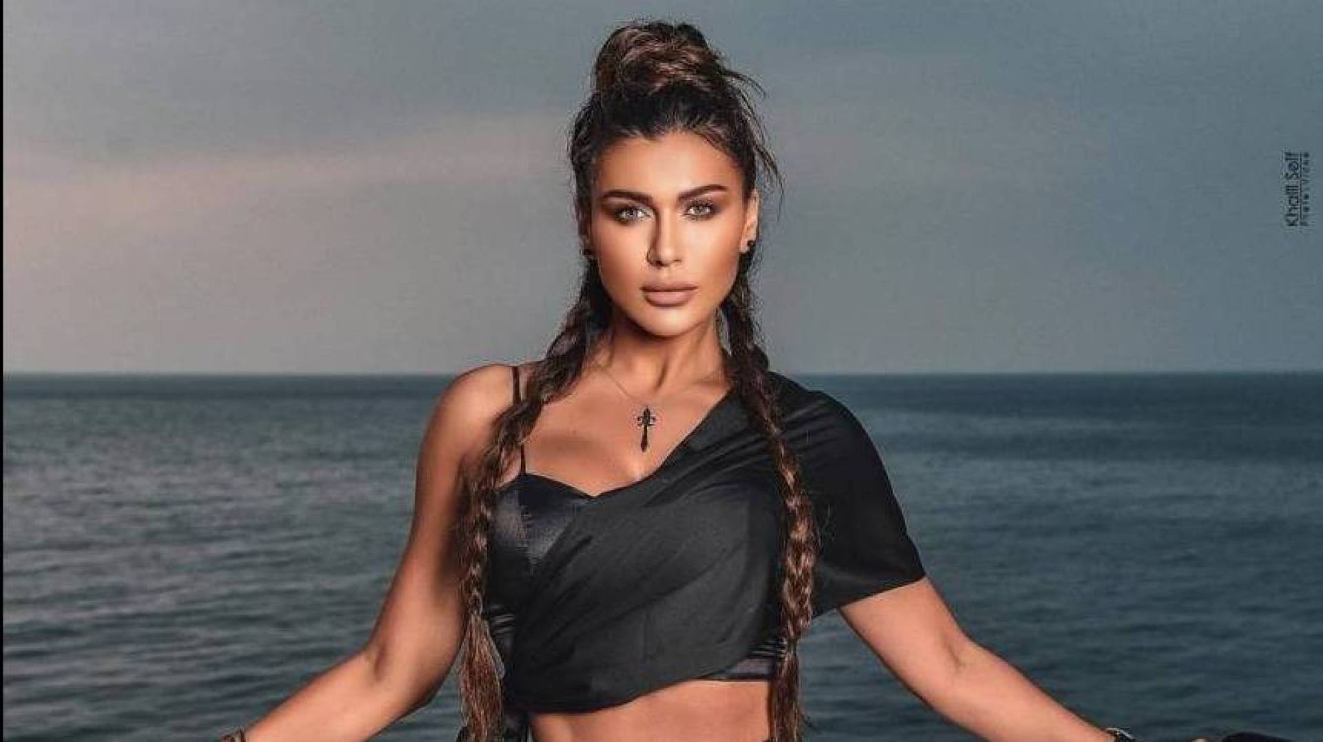 نادين الراسي ووالدتها في فيديو مؤثر