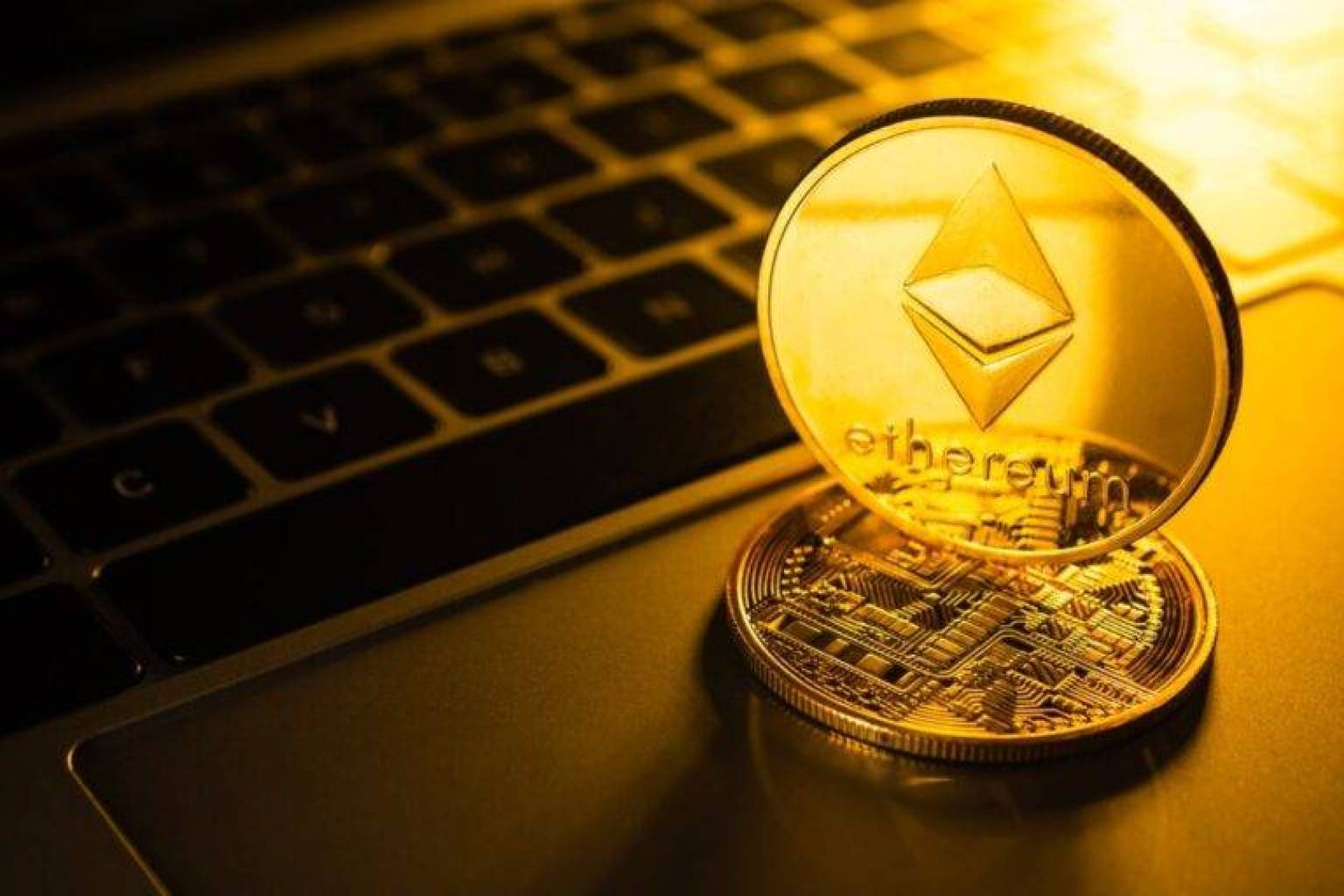 ما الذي يعيق صعود عملة الإيثيريوم (ETH) إلى ما بعد 3700 دولار؟