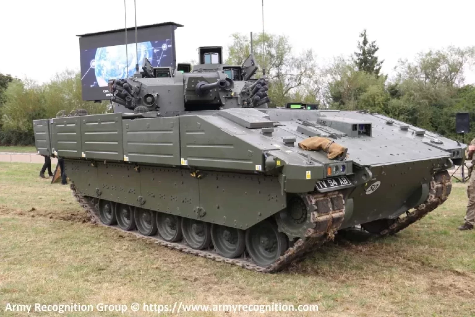 مركبة الاستطلاع البريطانية  Ajax 40mm