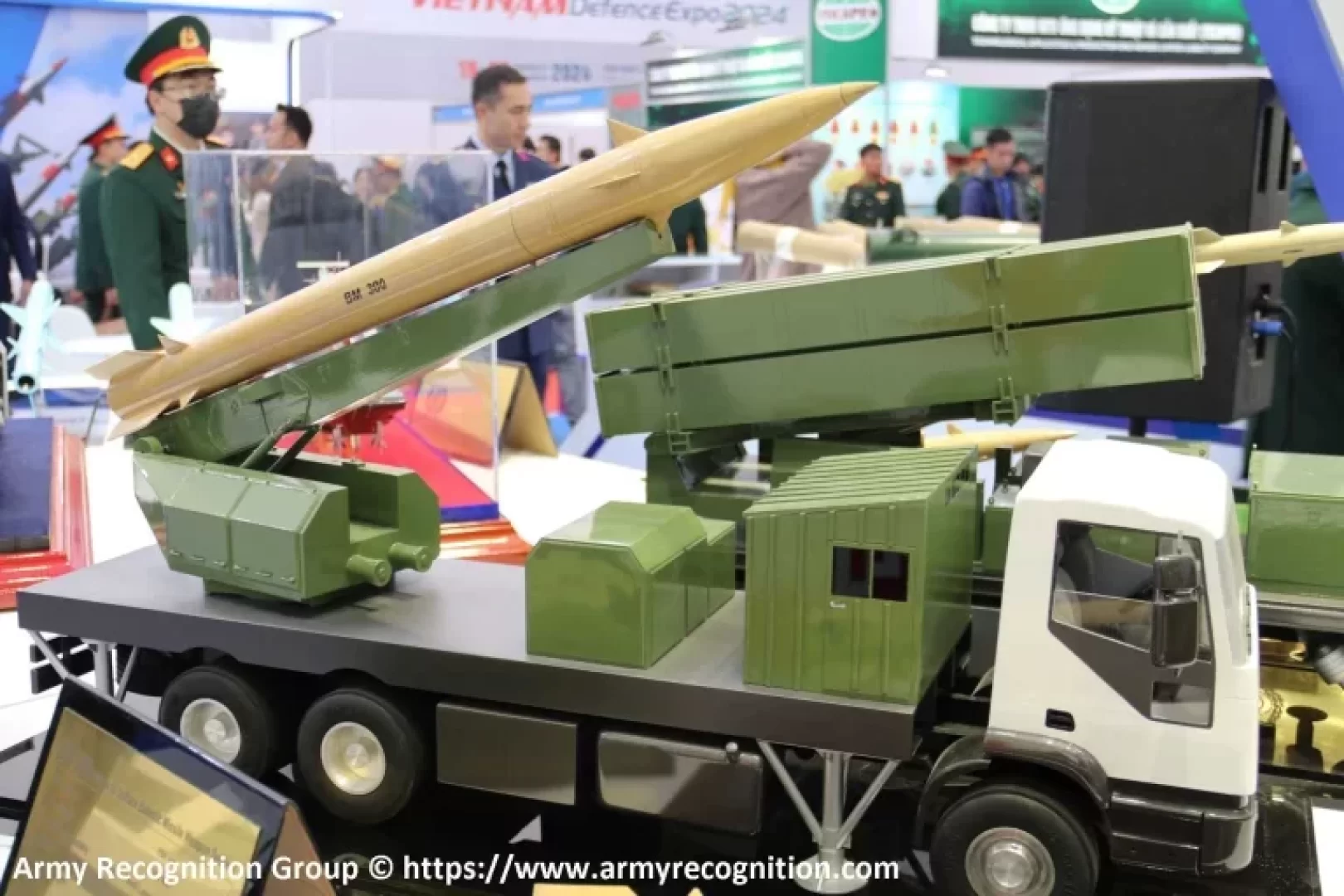 صاروخ BM-300 الباليستي الإيراني الجديد