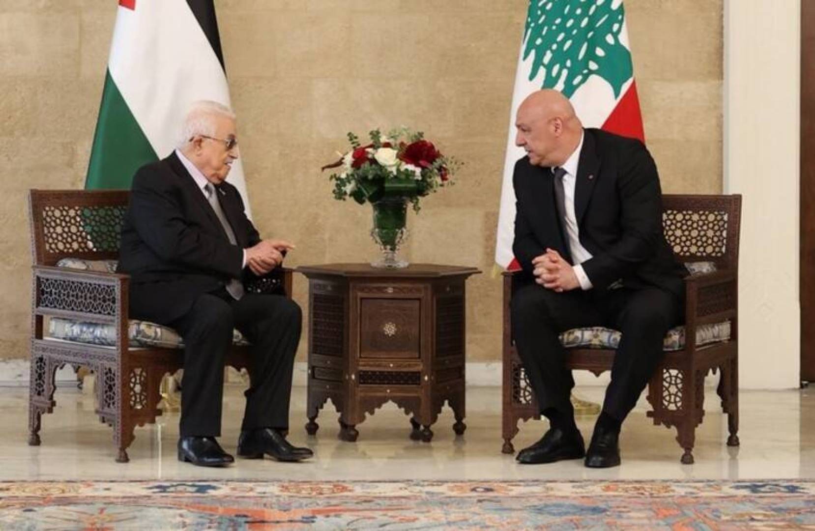 لقاء الرئيسين اللبناني والفلسطيني.. زمن السلاح الخارج عن سلطة الدولة اللبنانية انتهى