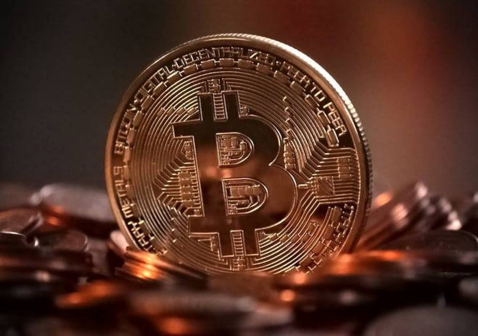 تحويلان عملاقان بـ ٩٩٦ بيتكوين هل هذه إشارة لانهيار وشيك أم مجرد لعبة للحيتان