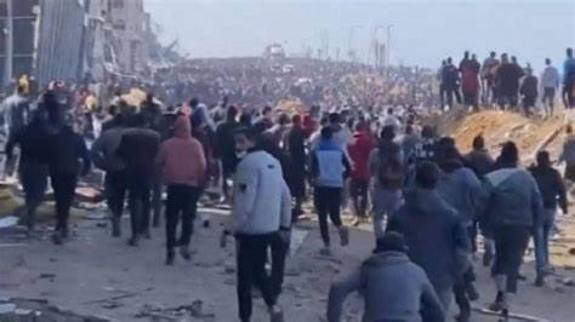 مجزرة إسرائيلية مروعة بحق منتظري المساعدات الإنسانية جنوب قطاع غزة