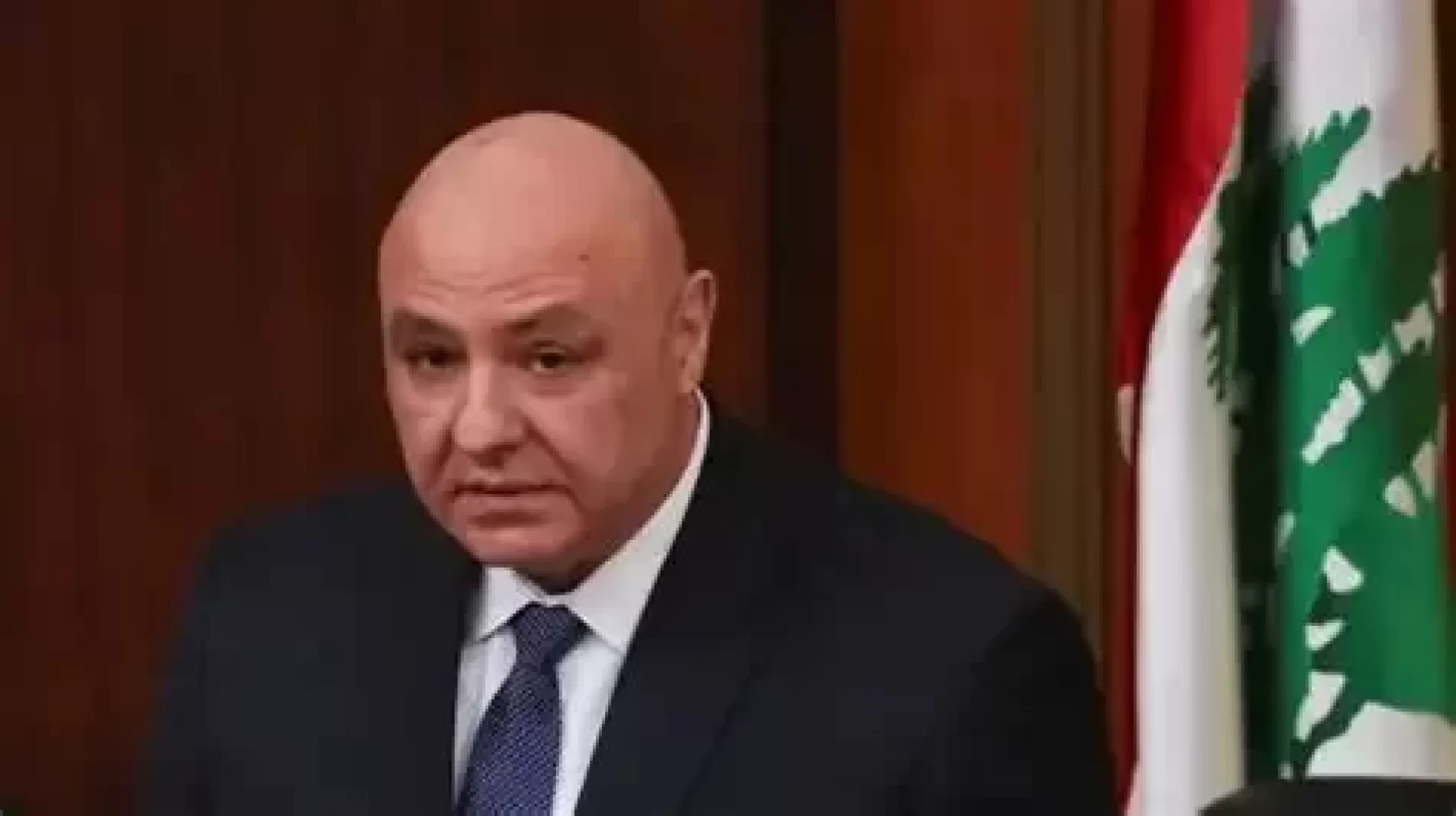 الرئيس اللبناني يحسم الأمر ويعلن موقفه من قرار الحكومة لحصر السلاح