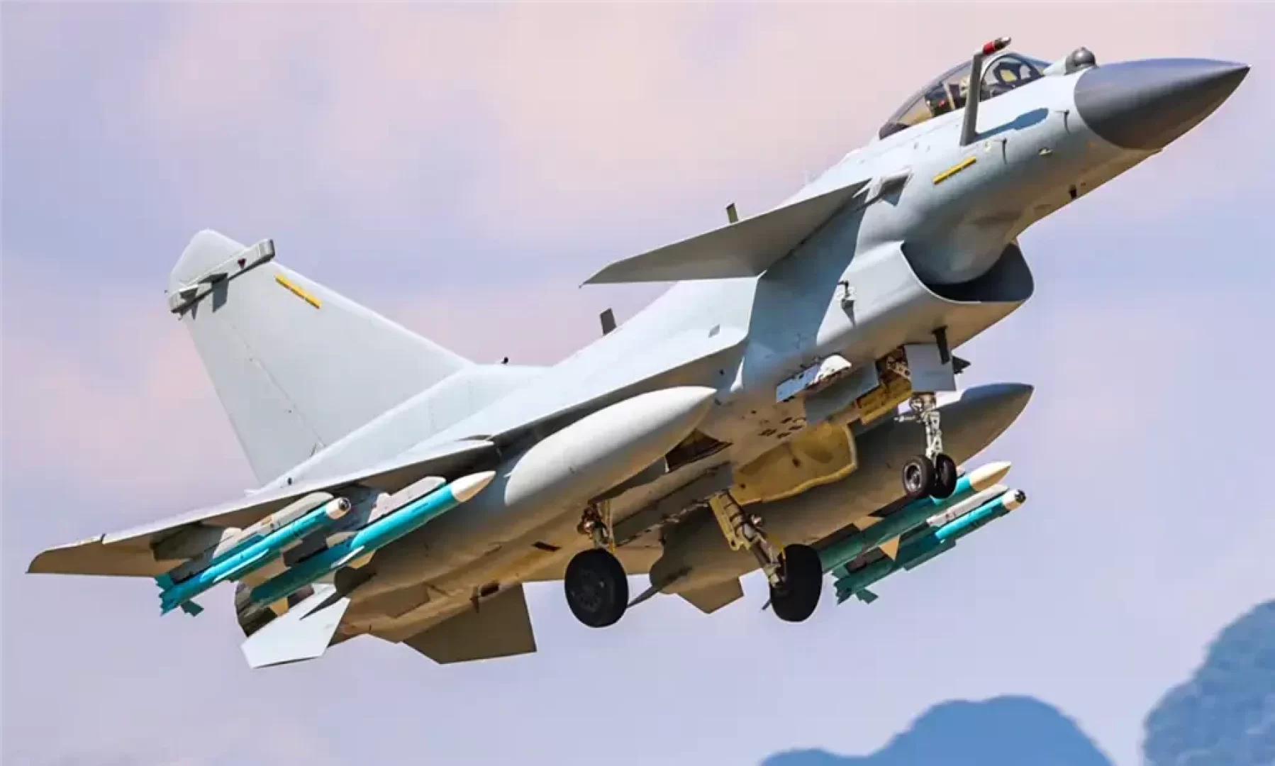 سباق تسلح جديد في الشرق الأوسط.. إيران تقترب من الحصول على مقاتلات J-10C الصينية