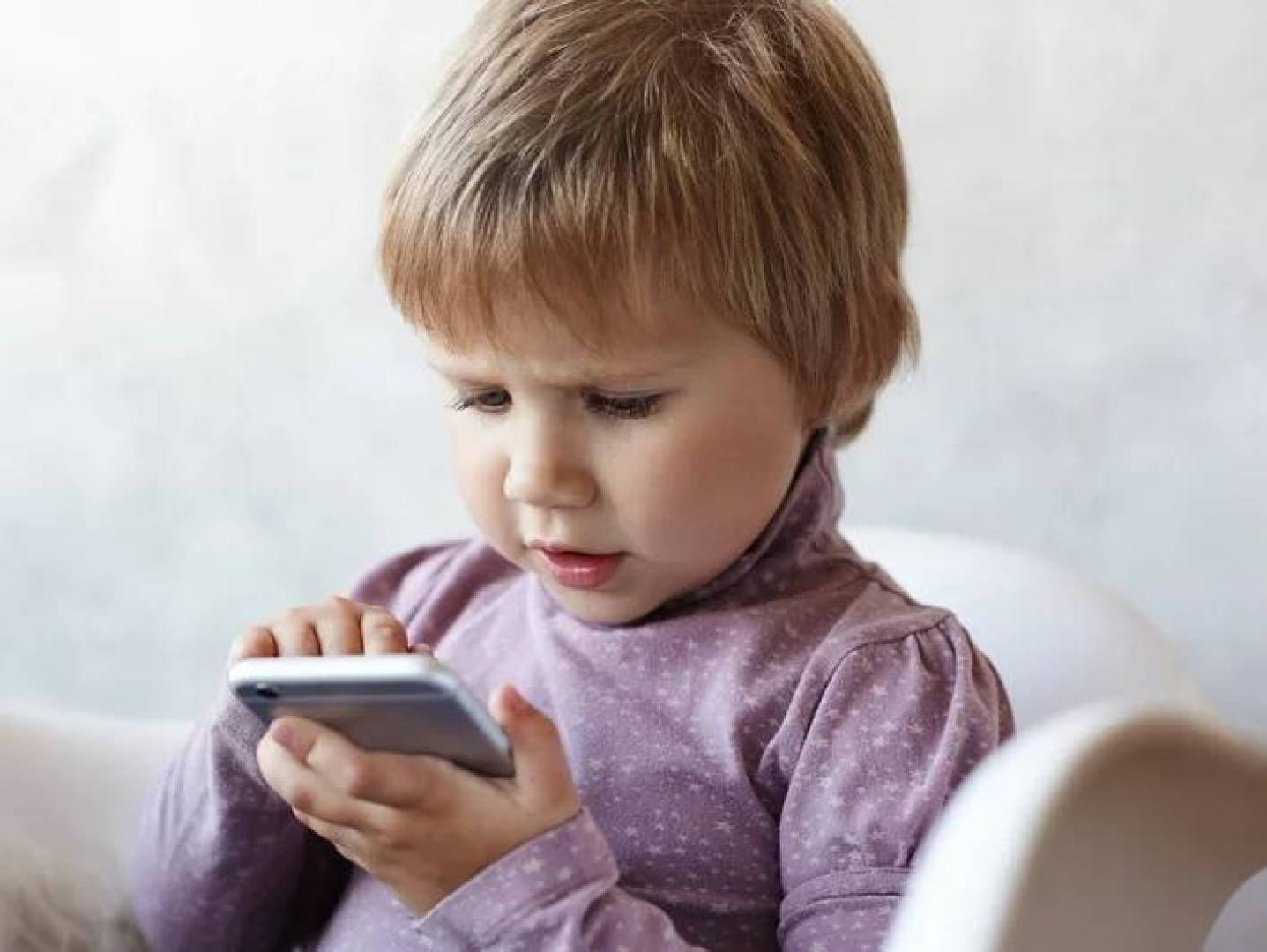 ما هو التفكير المتقطع السريع؟ وكيف يؤثر على دماغ الطفل؟