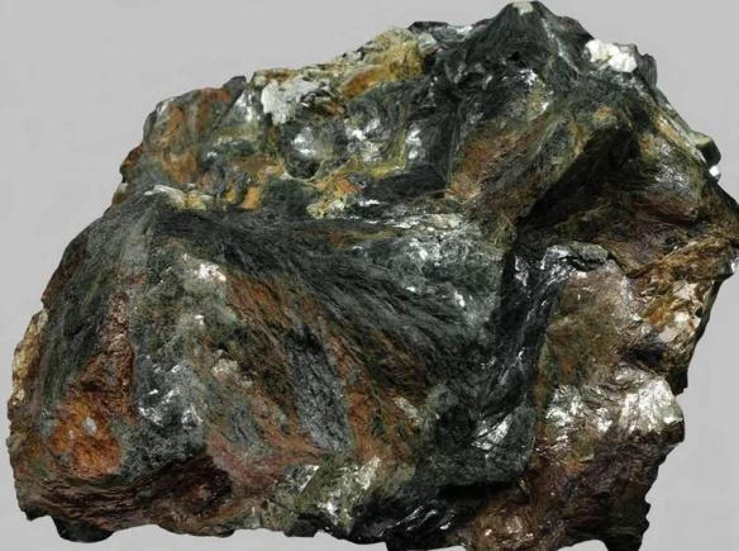 نوع جديد من المعادن يعيد رسم خريطة باطن الأرض