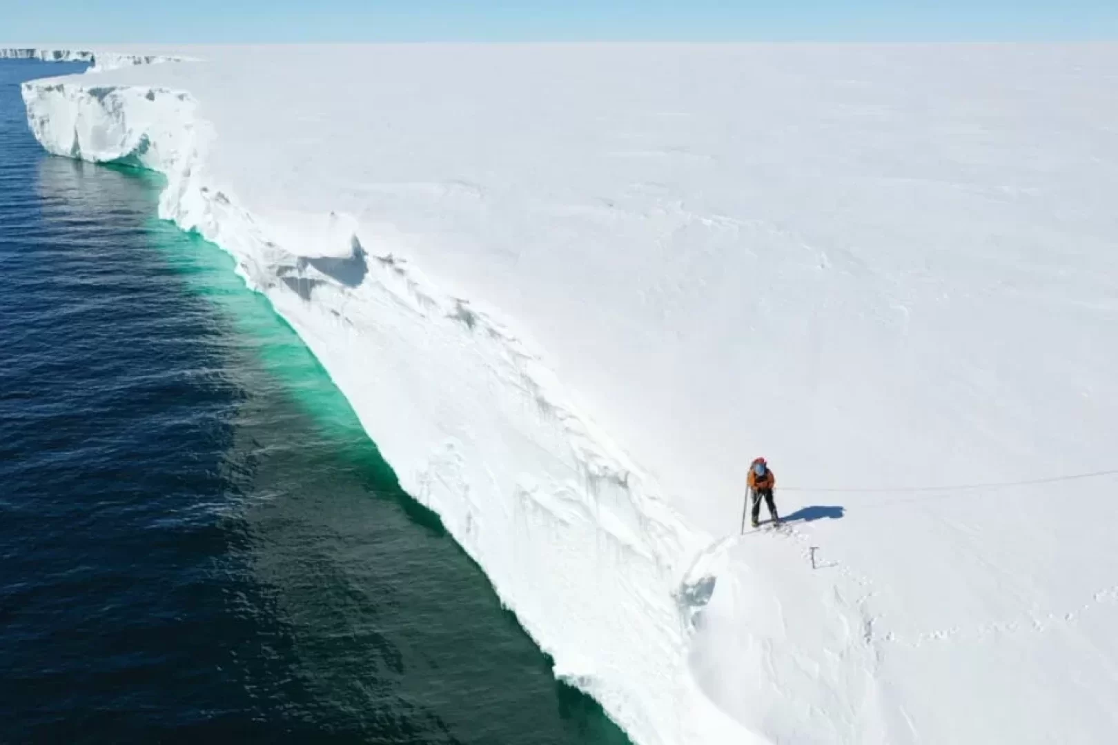 سر انفصال الجبال الجليدية.. قوة المد تخترق القارة القطبية