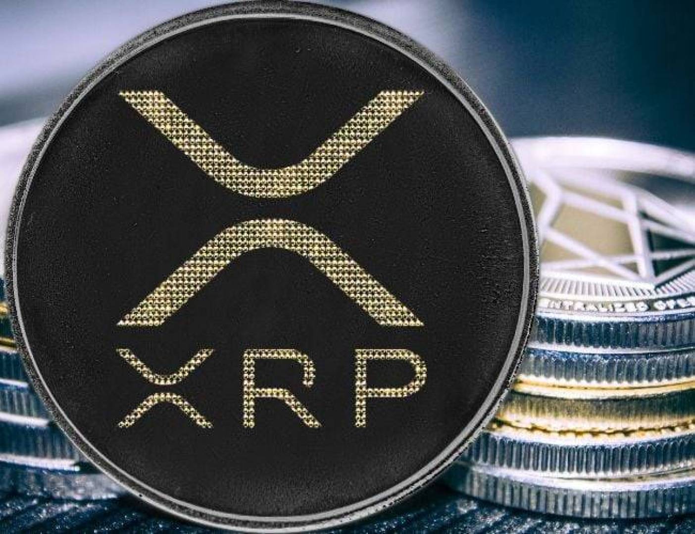 حوت يهز سوق عملة XRP بتحويل ٦٠ مليون دولار إلى كوينبيس