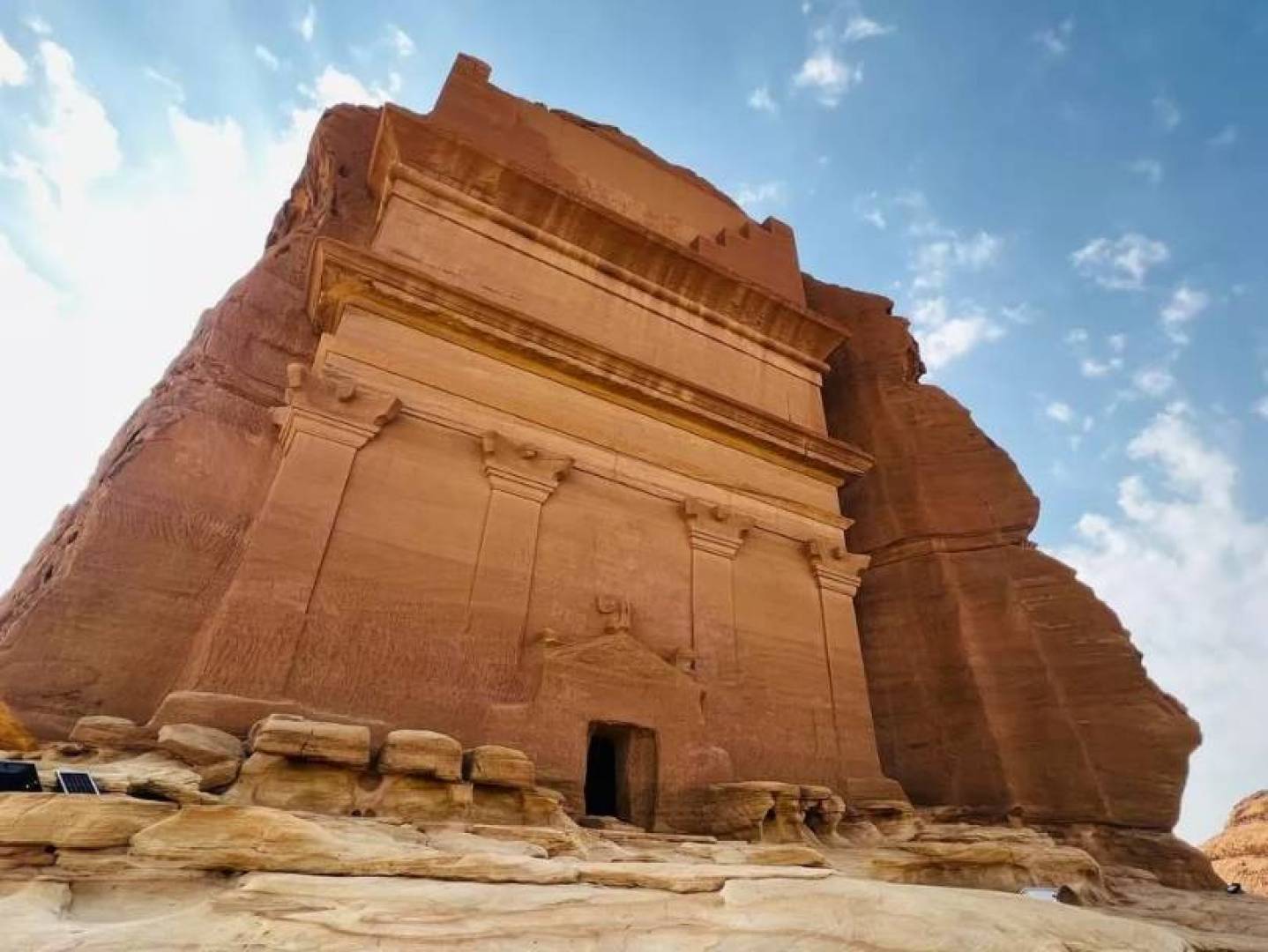 كيف أحدث الذكاء الاصطناعي ثورة في قطاع الضيافة والسفر بدول الخليج؟