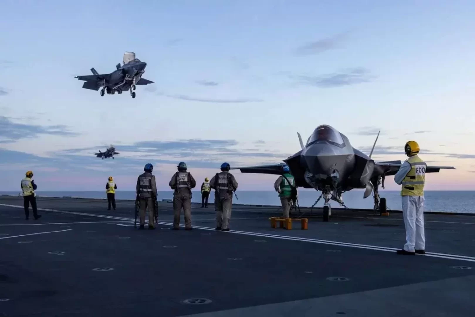 قوة نارية بريطانية غير مسبوقة.. 24 طائرة F-35B تقلع من سطح HMS Prince of Wales (مصدر الصورة: Royal British Navy)