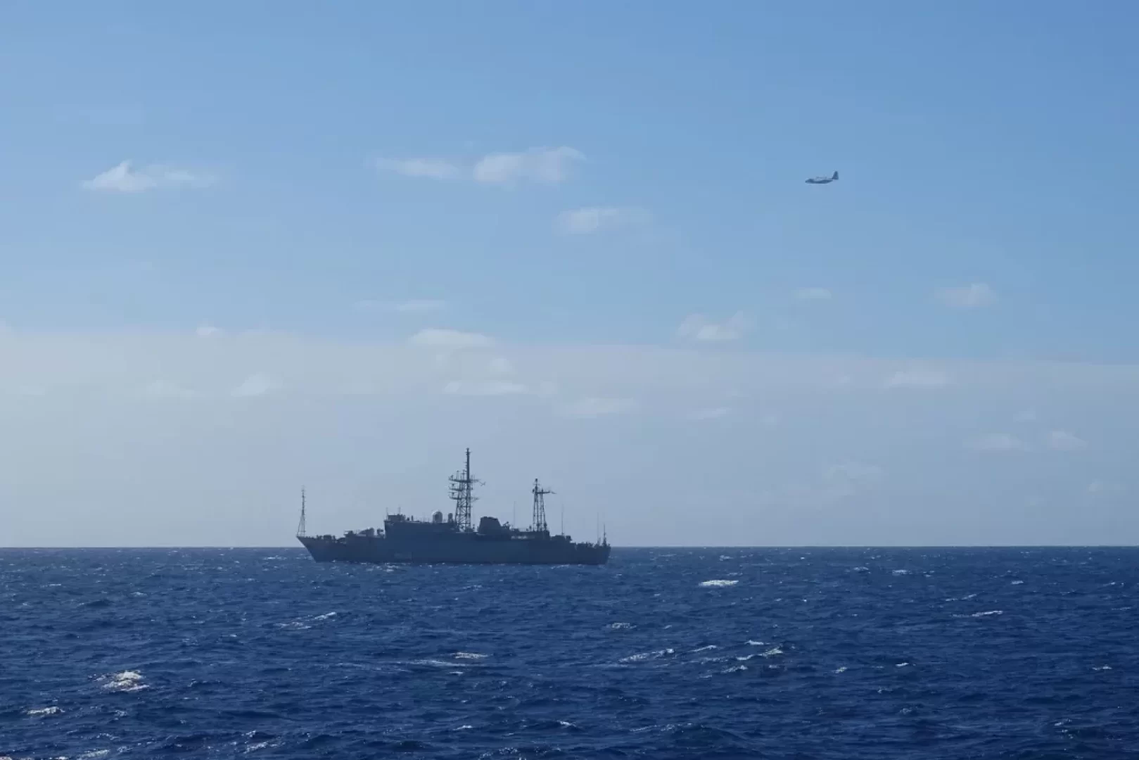 روسيا تتحدى أمريكا.. سفينة تجسس في المياه الدولية قرب هاواي (مصدر الصورة: US DoD) 