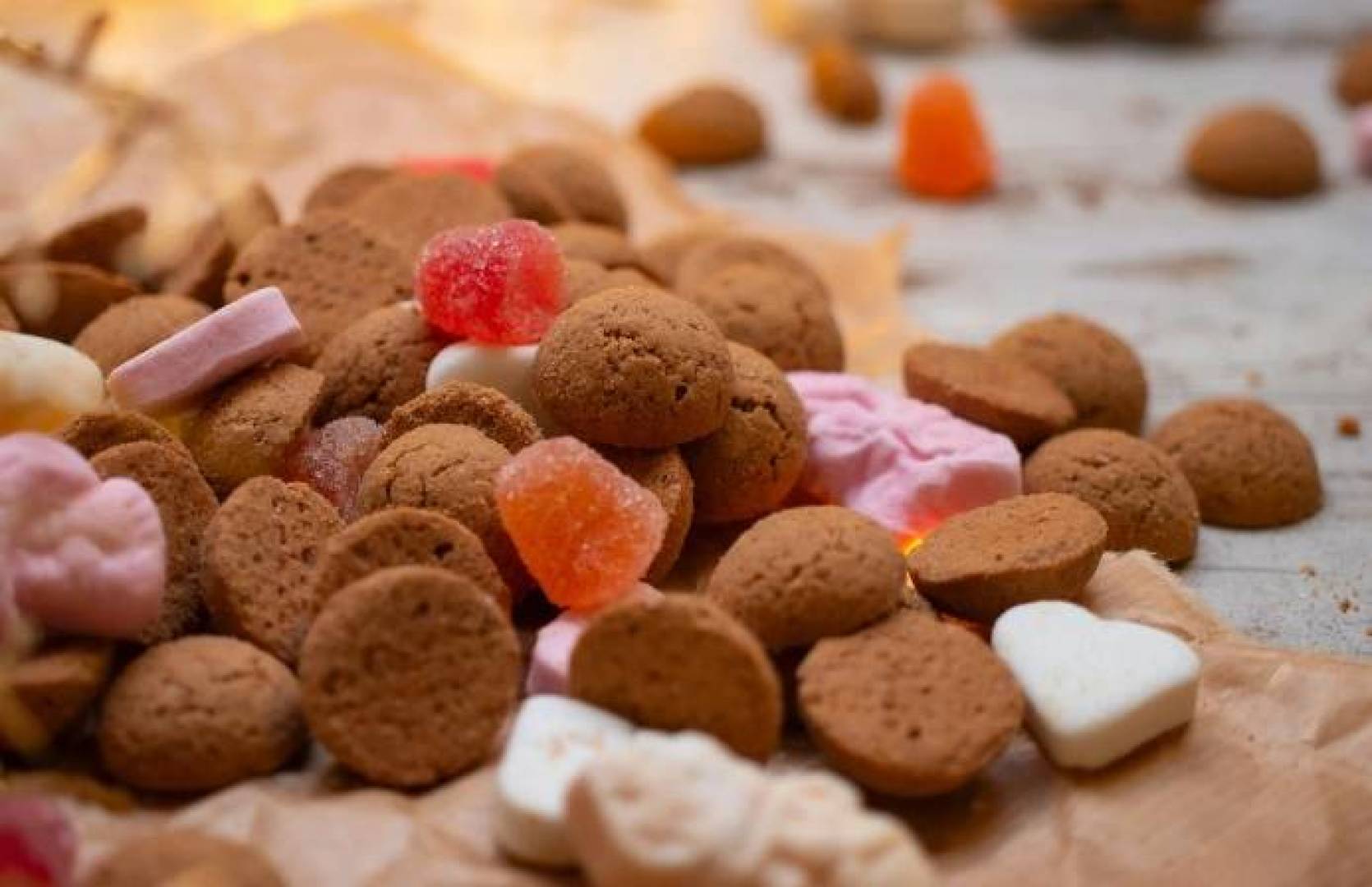 لماذا تزداد الرغبة في تناول الحلويات خلال فصل الشتاء؟  | النهضة نيوز