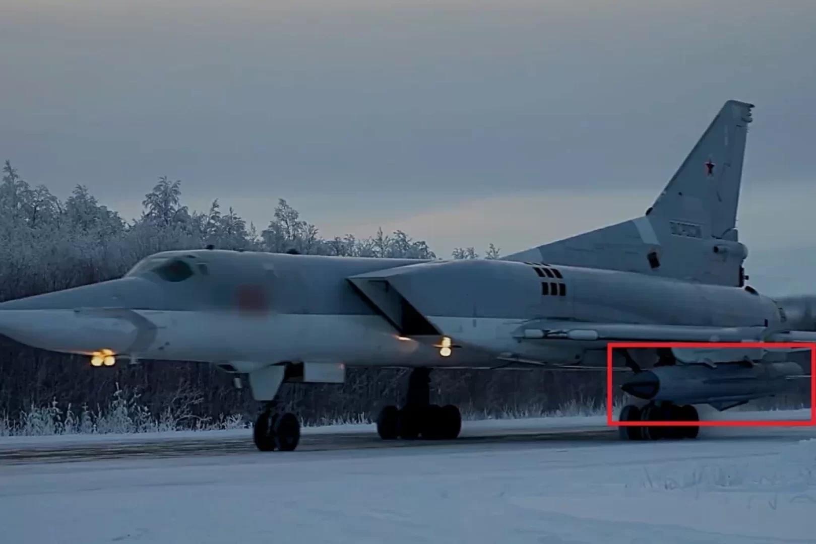 تصعيد عسكري روسي في بحر البلطيق.. قاذفات TU-22M3 مسلحة بصواريخ Kh-32 تجري طلعة جوية استعراضية (مصدر الصورة: Russian MoD)