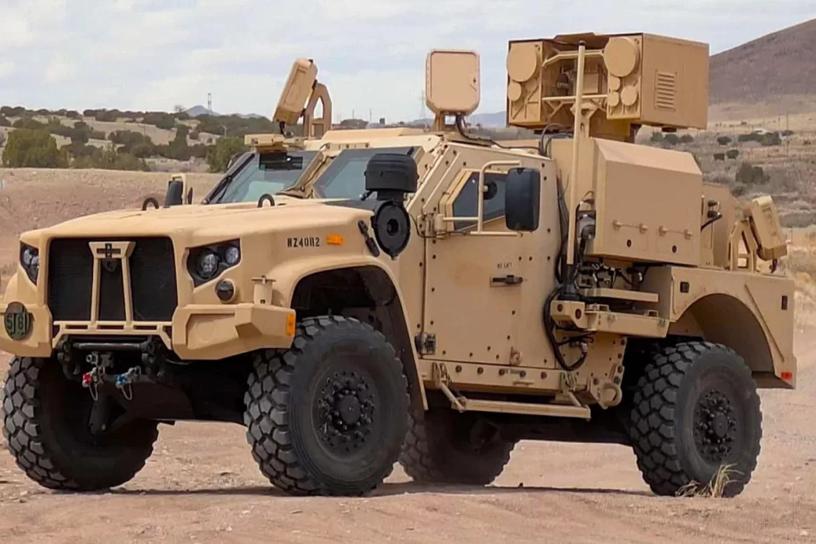 الولايات المتحدة تبدأ النشر العملياتي لليزر مضاد للمسيرات على مركبات JLTV (مصدر الصورة: AeroVironment)