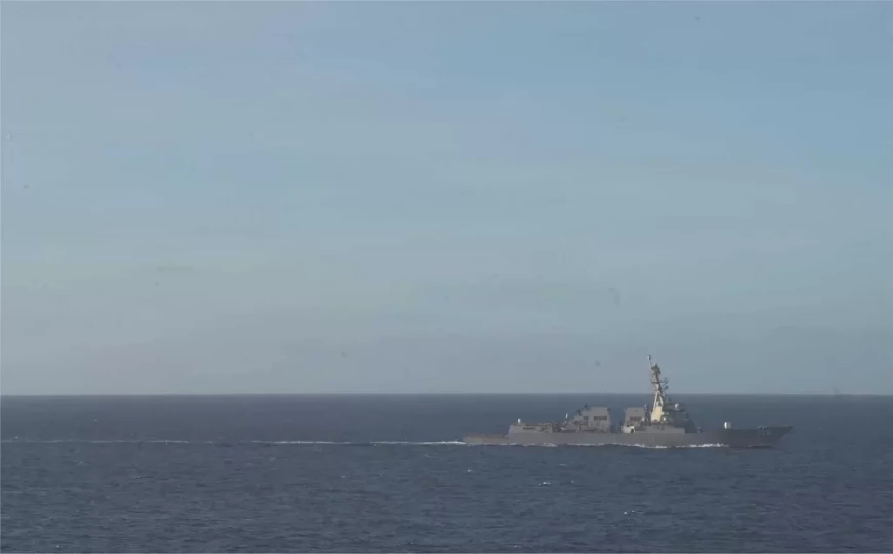 مواجهة بحرية.. مدمرة أمريكية تجبر ناقلة روسية على الانسحاب قرب فنزويلا (مصدر الصورة: U.S. Department of War)