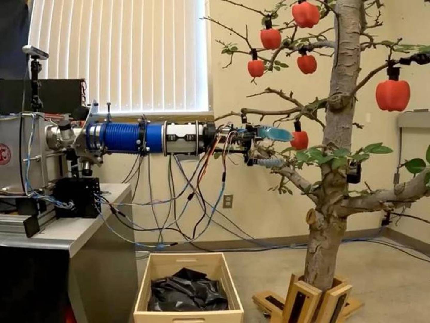 ذراع روبوتية جديدة لمواجهة نقص العمالة الزراعية | النهضة نيوز