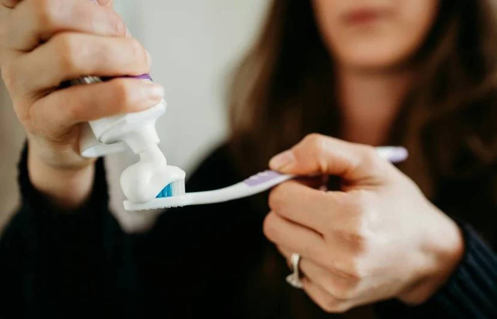 New Toothpaste Fights Advanced Gum Disease Without Harmful Microbe Disruption - News Directory 3